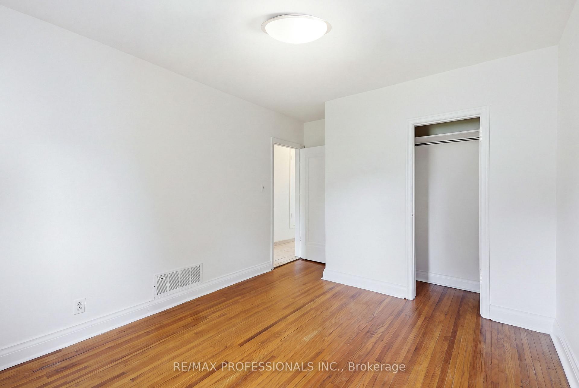 Photo 24 of 111 Wesley Street, Etobicoke, Stonegate-Queensway — HOMEH