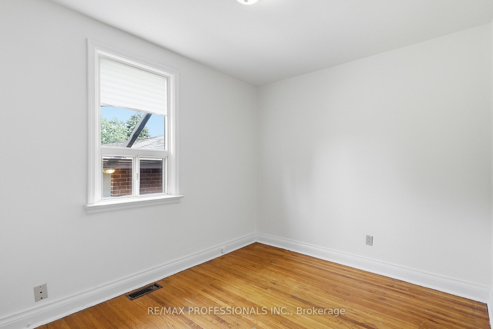 Photo 26 of 111 Wesley Street, Etobicoke, Stonegate-Queensway — HOMEH