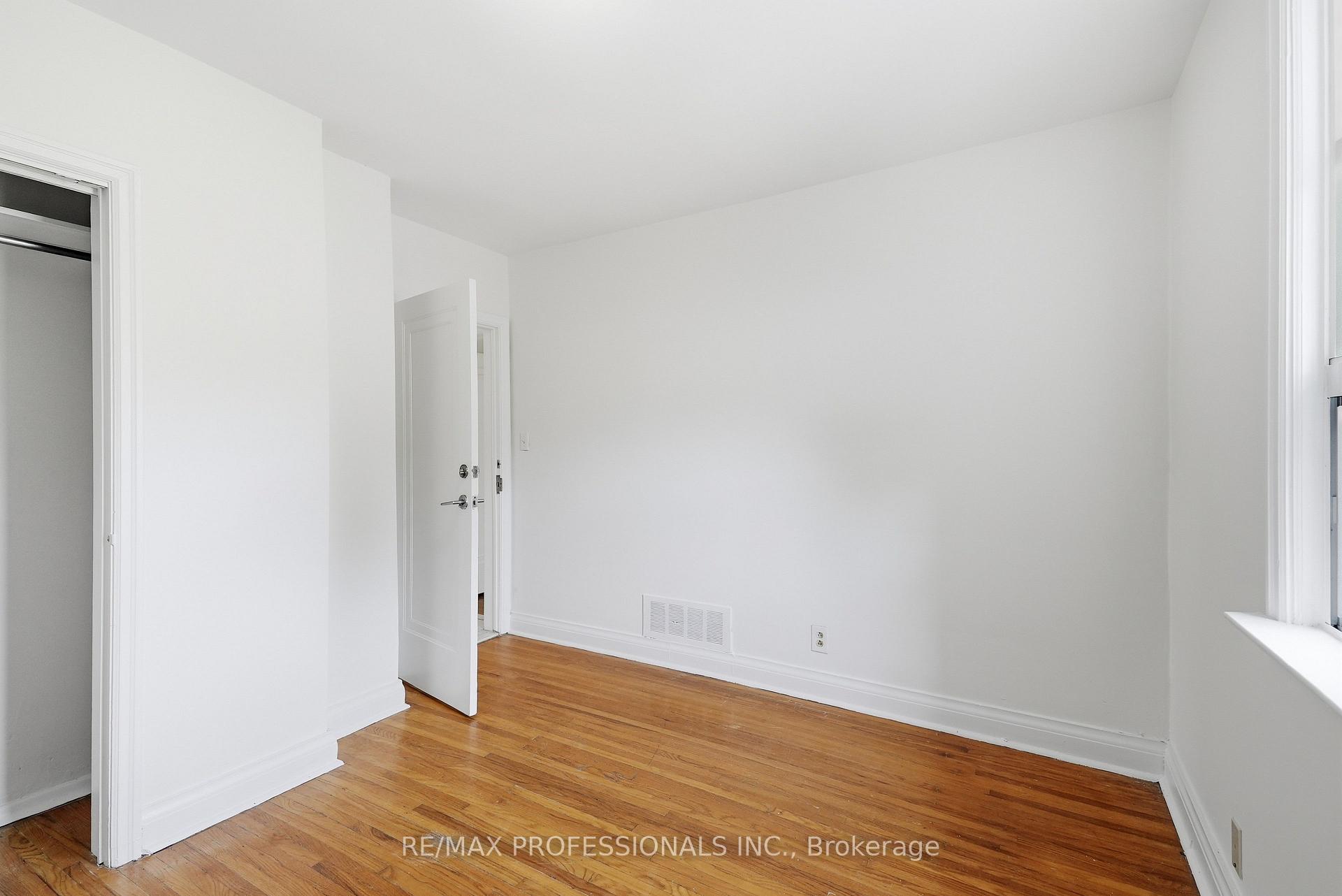Photo 28 of 111 Wesley Street, Etobicoke, Stonegate-Queensway — HOMEH