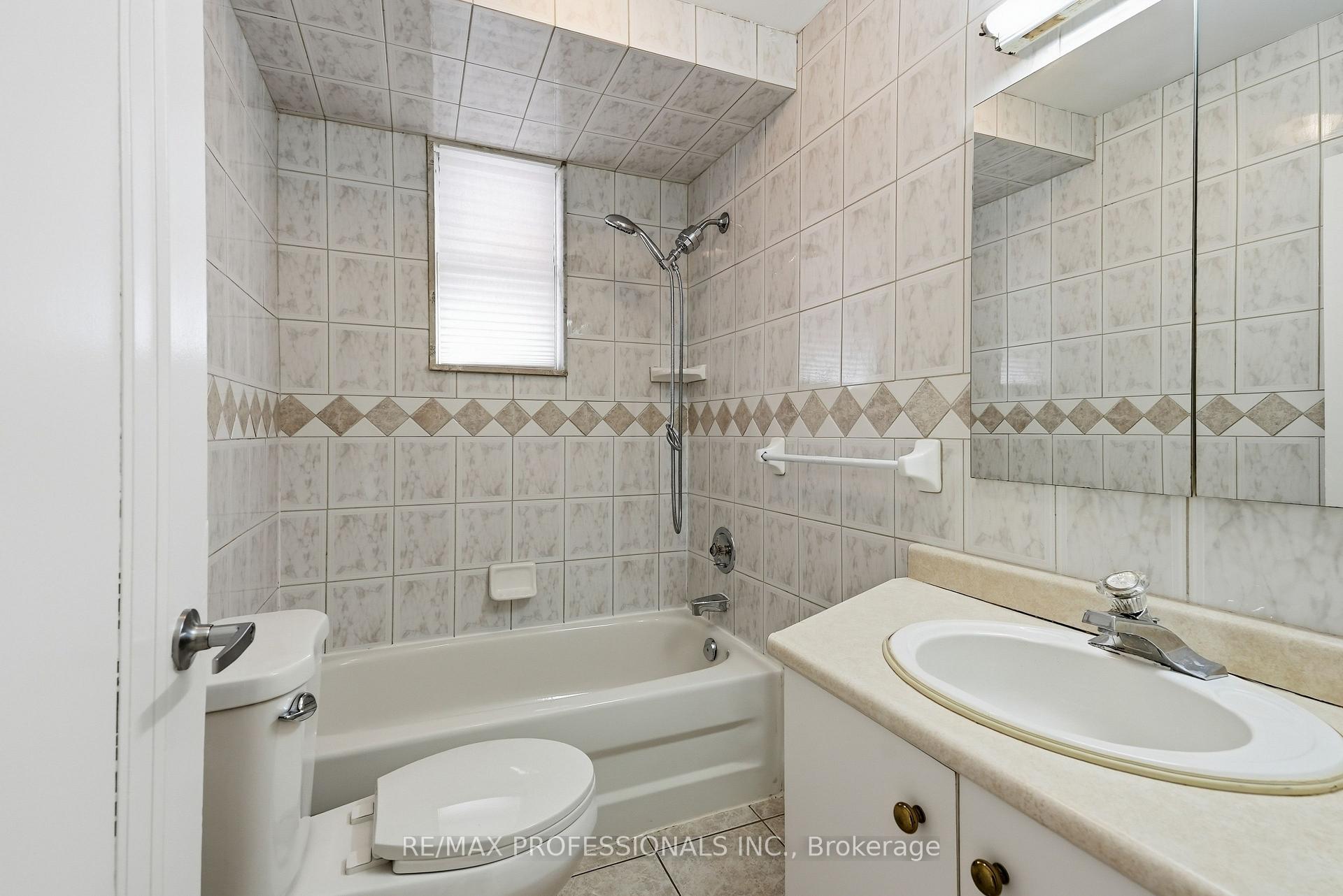 Photo 29 of 111 Wesley Street, Etobicoke, Stonegate-Queensway — HOMEH