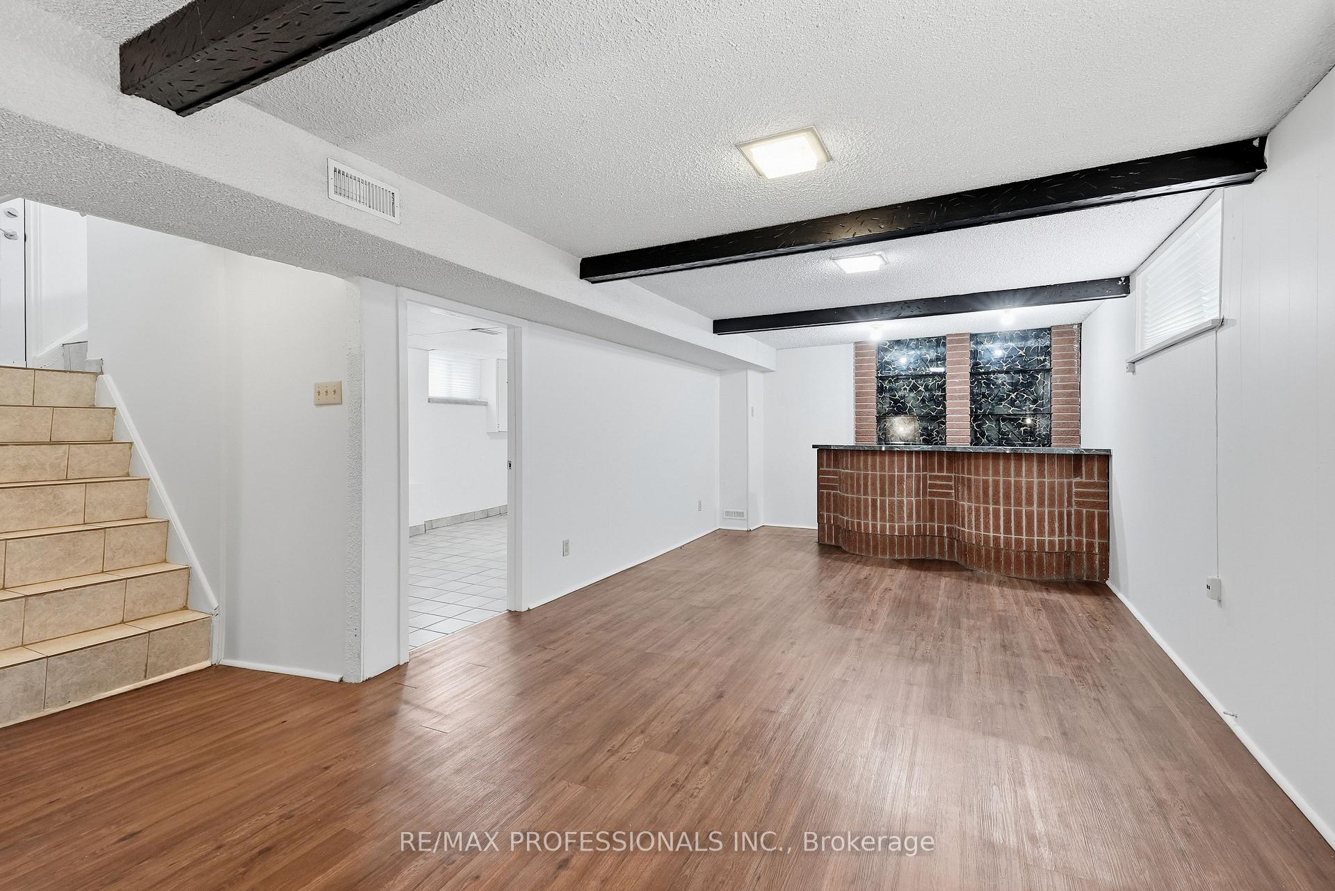 Photo 30 of 111 Wesley Street, Etobicoke, Stonegate-Queensway — HOMEH