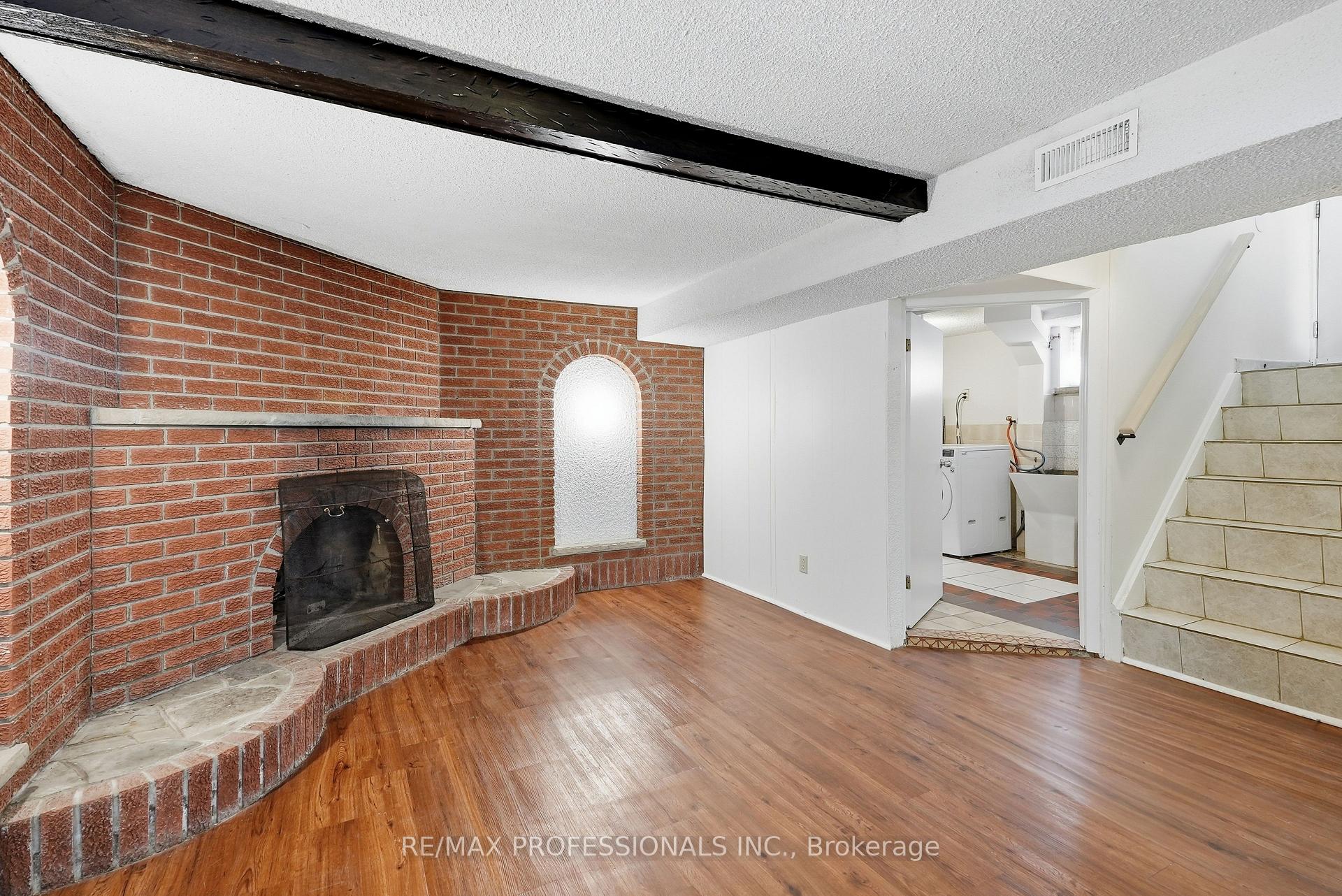 Photo 31 of 111 Wesley Street, Etobicoke, Stonegate-Queensway — HOMEH