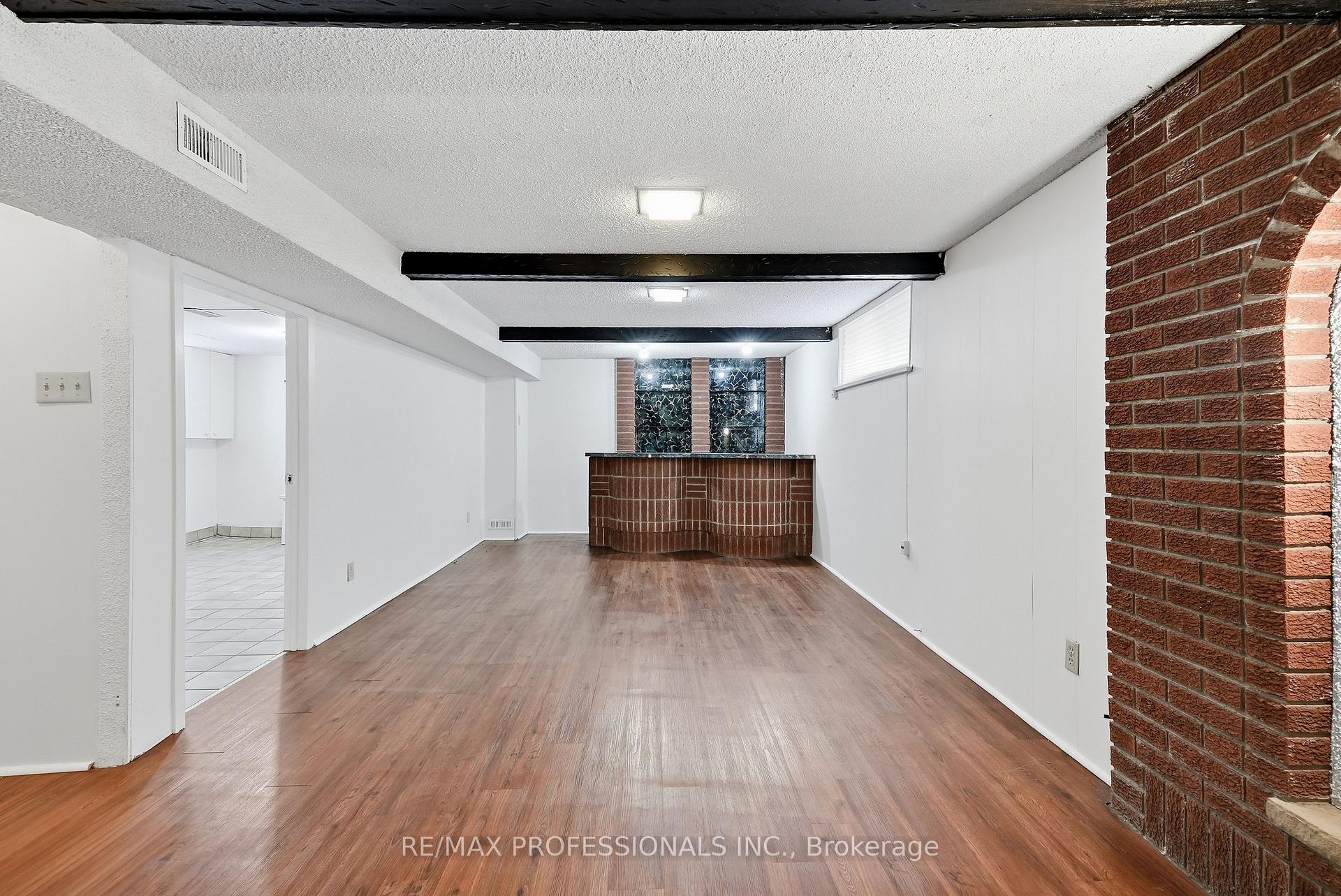 Photo 34 of 111 Wesley Street, Etobicoke, Stonegate-Queensway — HOMEH