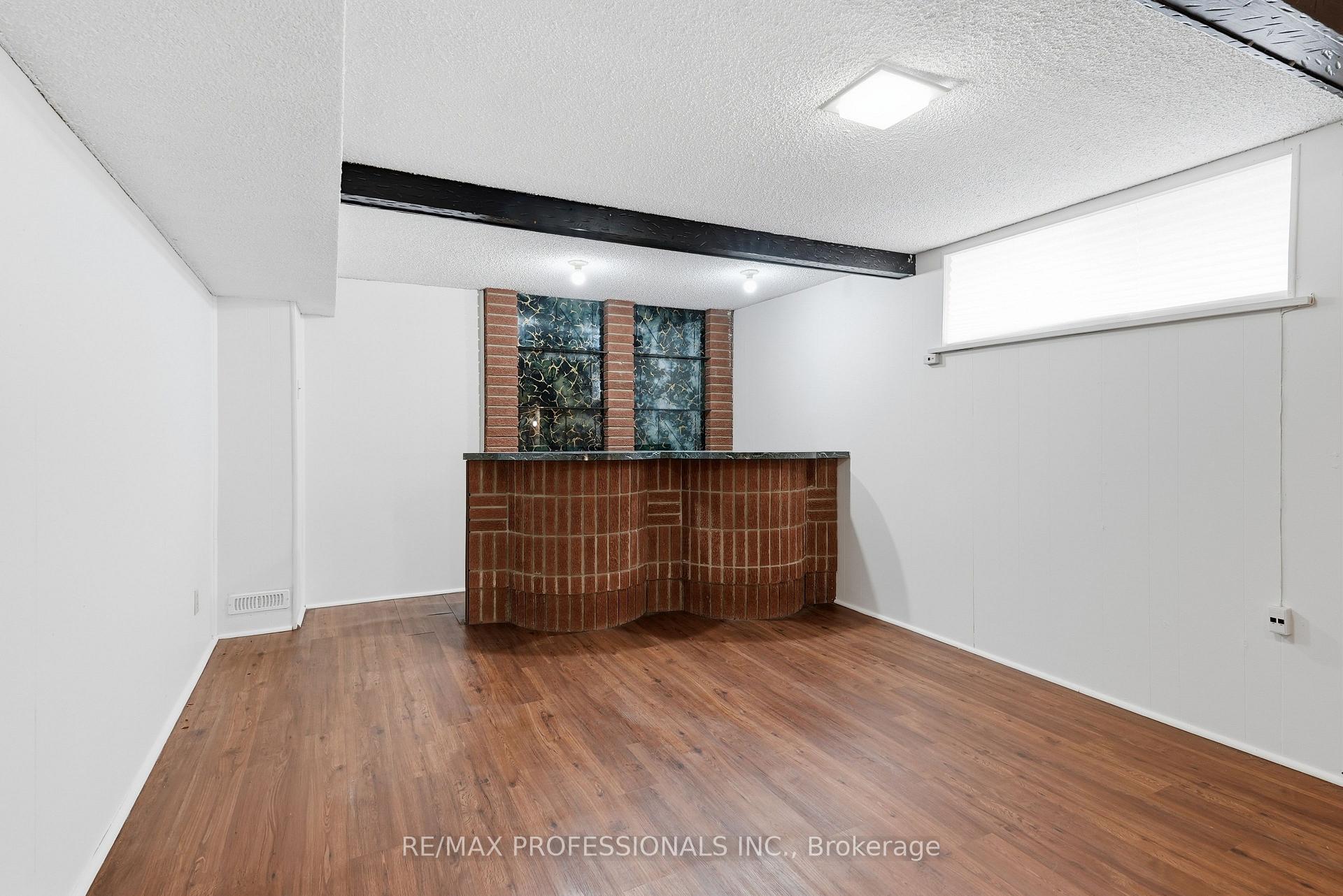 Photo 35 of 111 Wesley Street, Etobicoke, Stonegate-Queensway — HOMEH