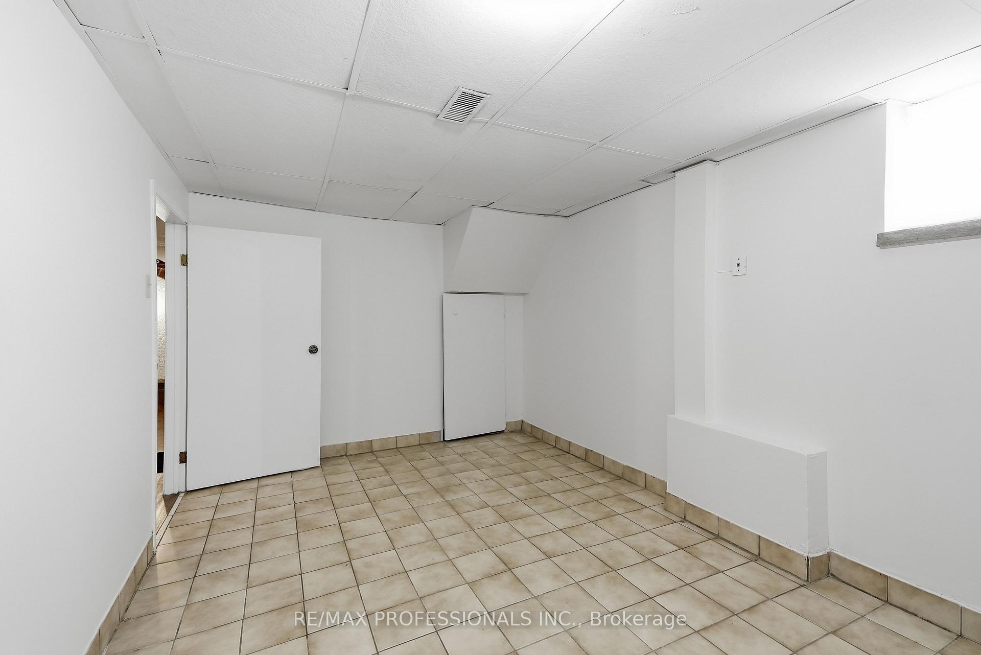 Photo 36 of 111 Wesley Street, Etobicoke, Stonegate-Queensway — HOMEH