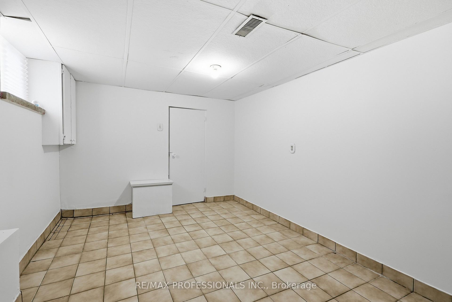 Photo 38 of 111 Wesley Street, Etobicoke, Stonegate-Queensway — HOMEH