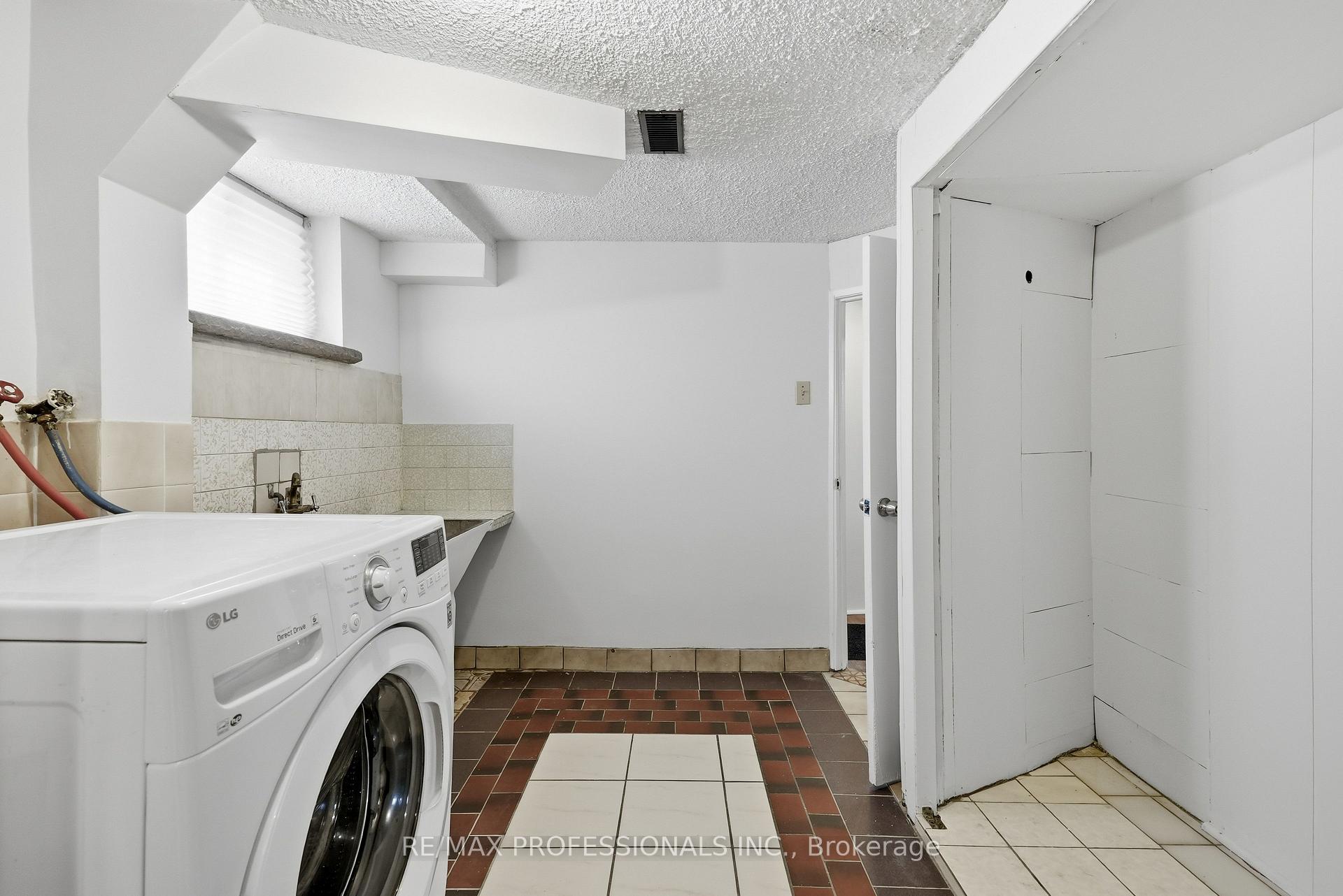 Photo 40 of 111 Wesley Street, Etobicoke, Stonegate-Queensway — HOMEH