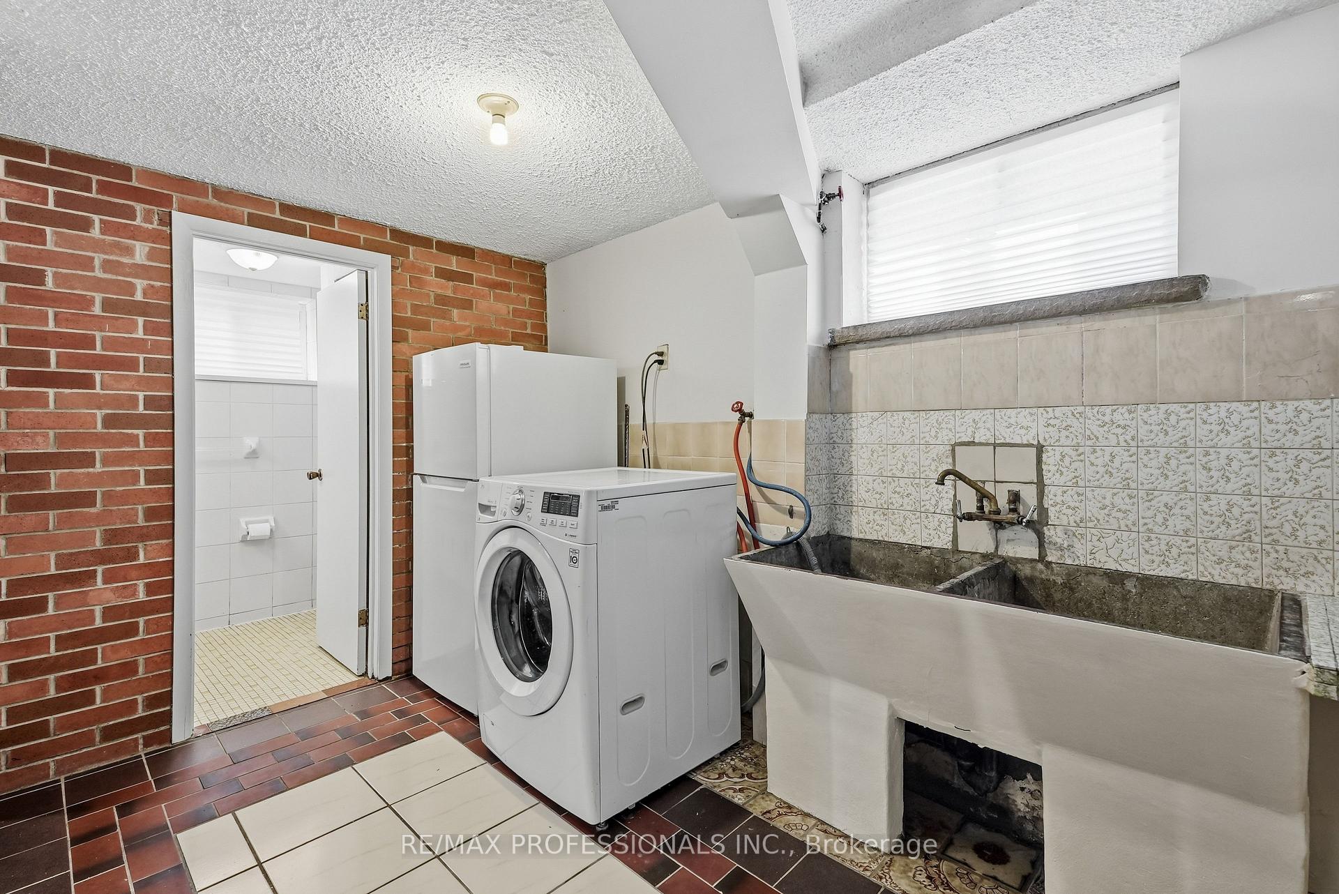 Photo 41 of 111 Wesley Street, Etobicoke, Stonegate-Queensway — HOMEH