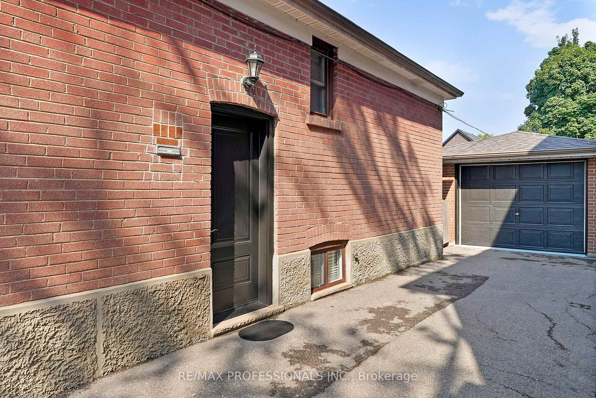 Photo 44 of 111 Wesley Street, Etobicoke, Stonegate-Queensway — HOMEH