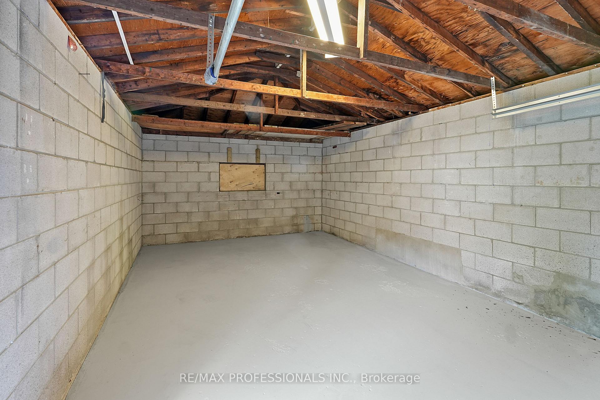 Photo 45 of 111 Wesley Street, Etobicoke, Stonegate-Queensway — HOMEH