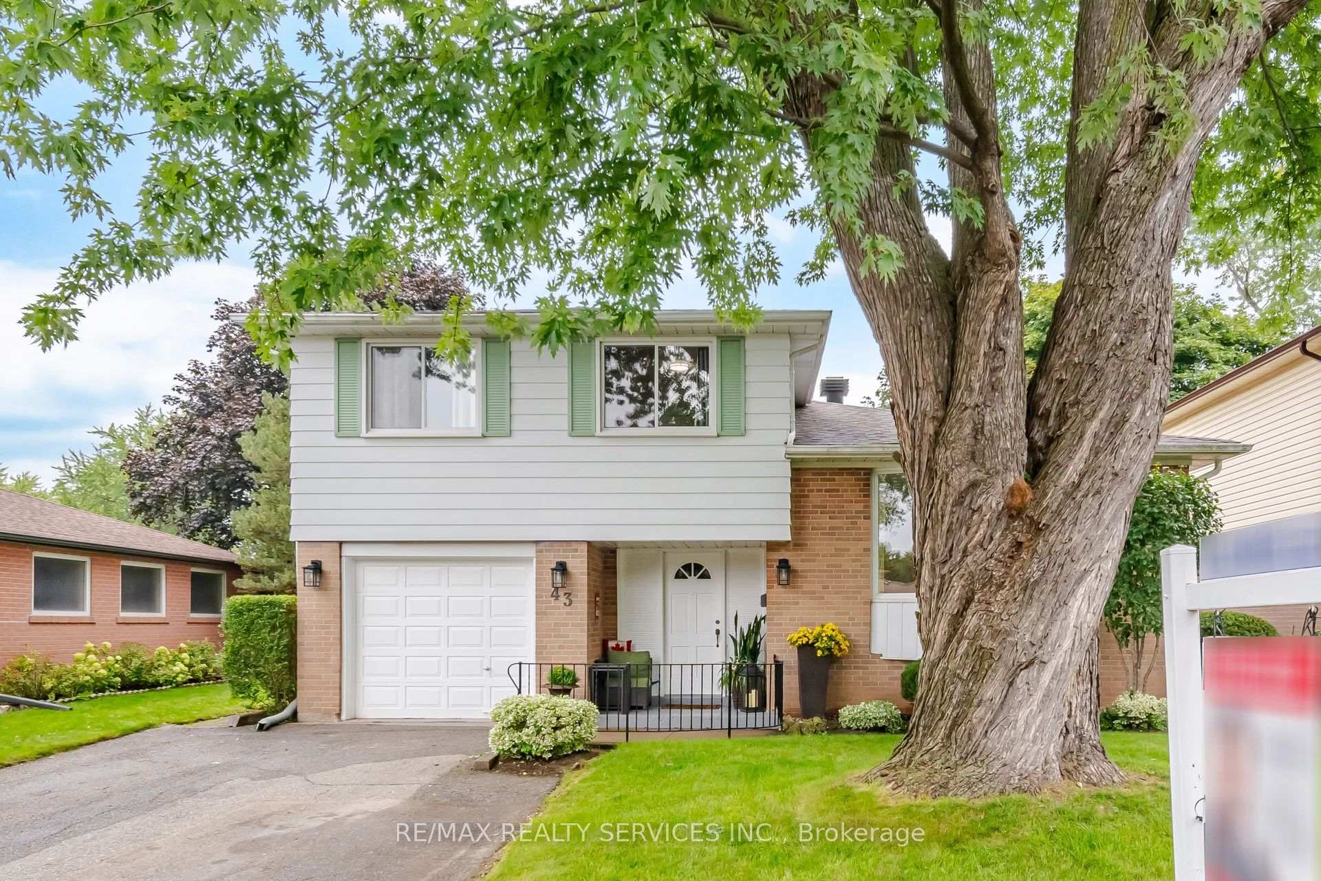 Photo 1 of 43 Melville Crescent, Brampton, Brampton East — HOMEH