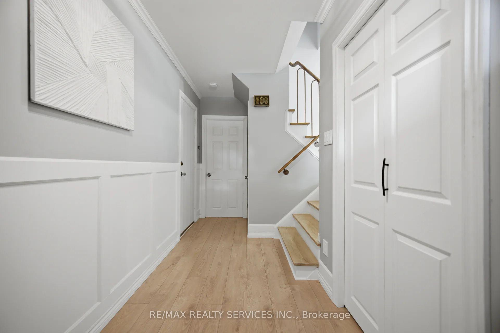Photo 3 of 43 Melville Crescent, Brampton, Brampton East — HOMEH