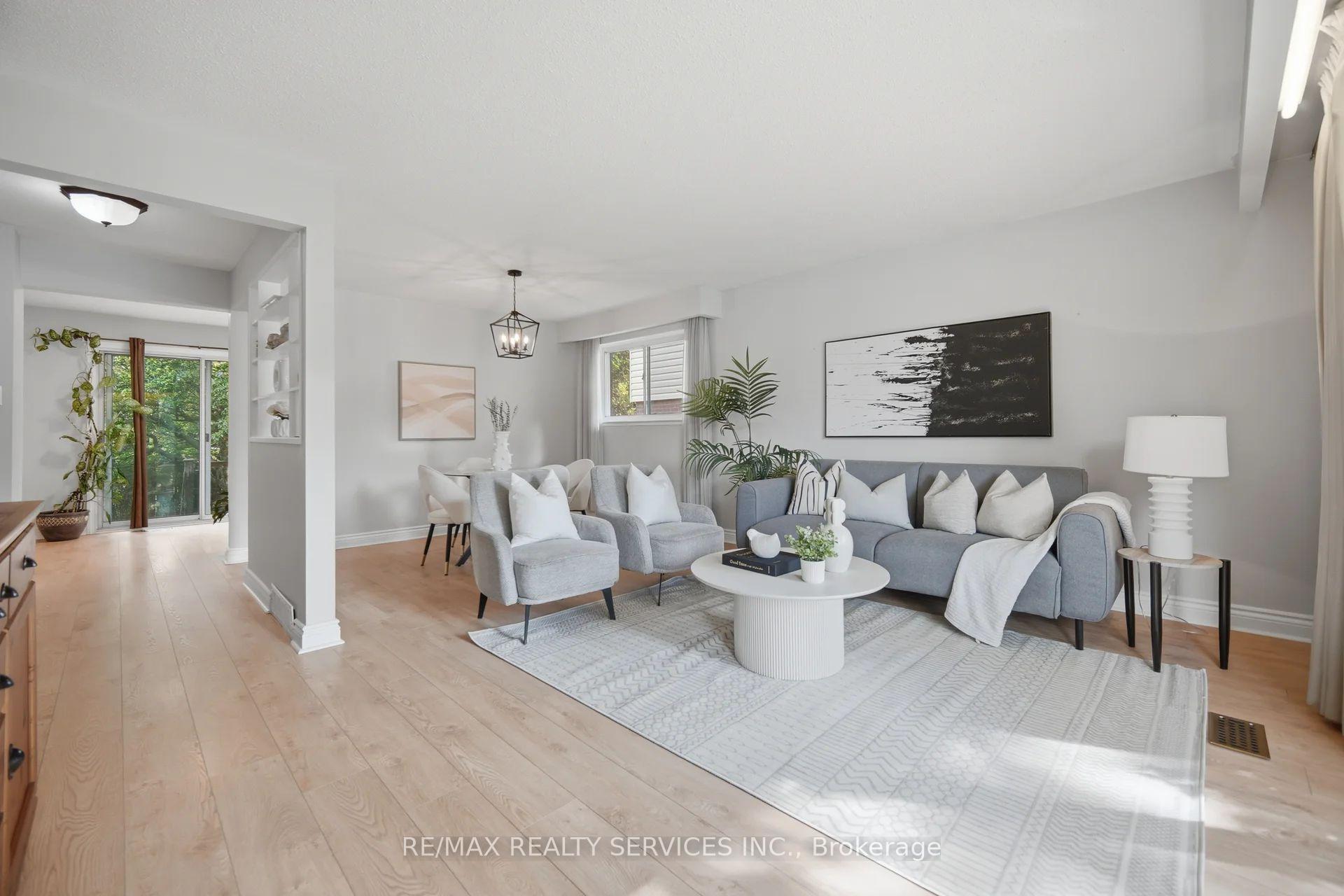 Photo 8 of 43 Melville Crescent, Brampton, Brampton East — HOMEH
