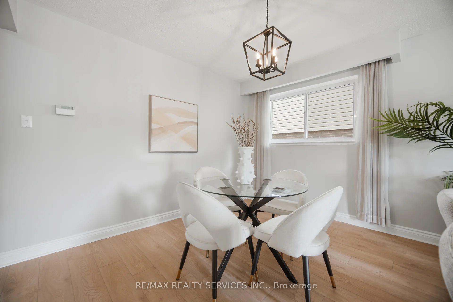 Photo 9 of 43 Melville Crescent, Brampton, Brampton East — HOMEH
