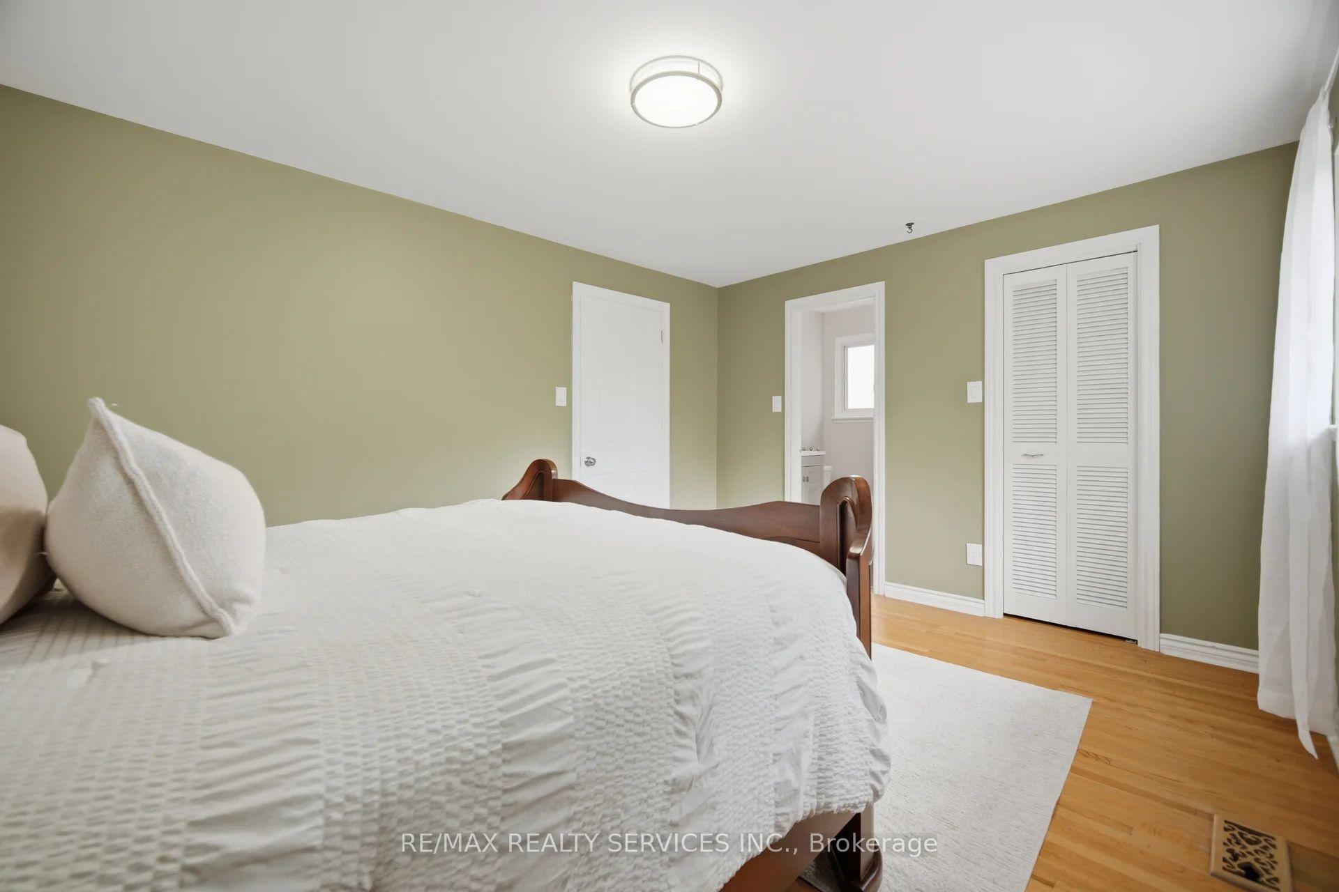 Photo 17 of 43 Melville Crescent, Brampton, Brampton East — HOMEH