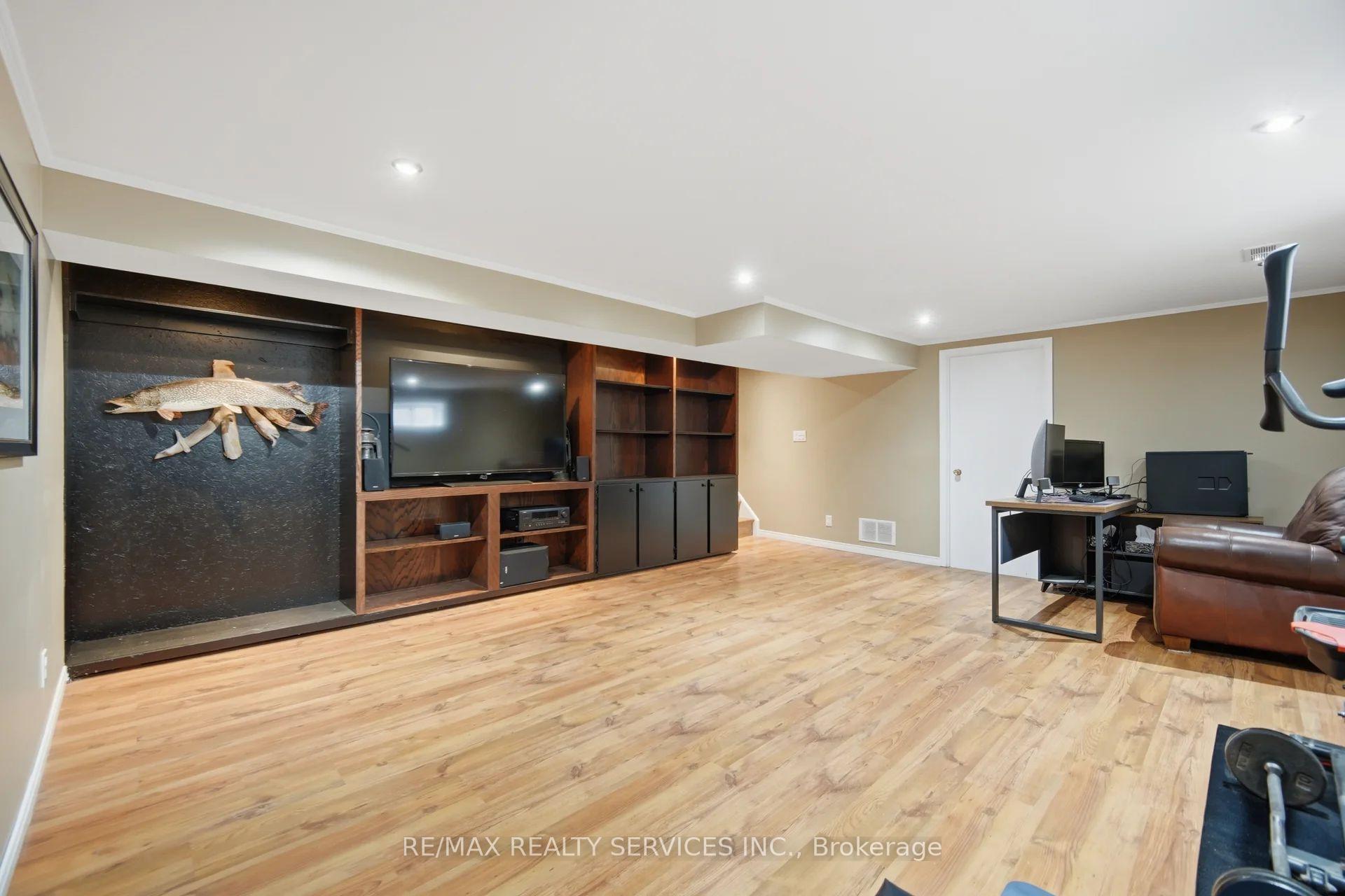 Photo 36 of 43 Melville Crescent, Brampton, Brampton East — HOMEH