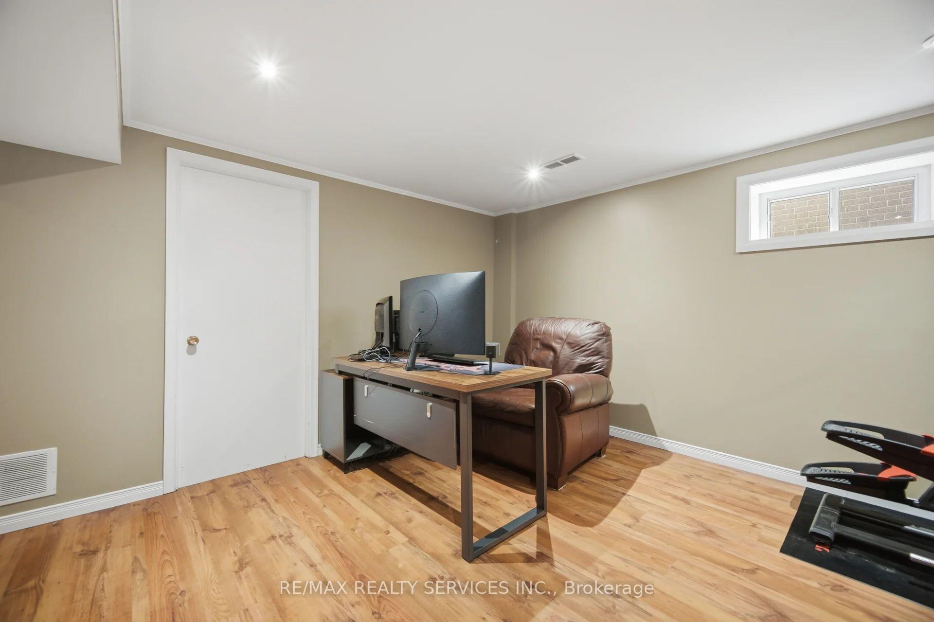 Photo 37 of 43 Melville Crescent, Brampton, Brampton East — HOMEH