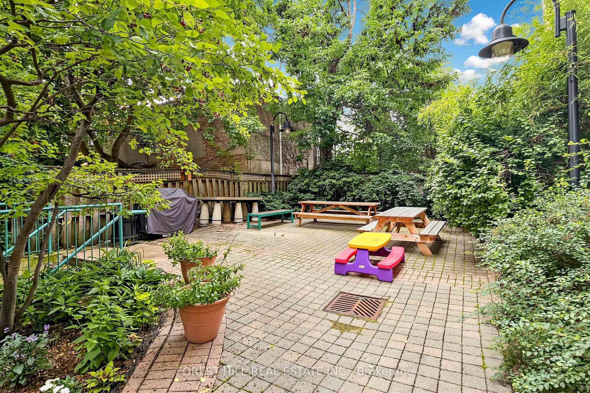 Photo 21 of Unit 301, 21 Nassau Street, Toronto, Kensington-Chinatown — HOMEH