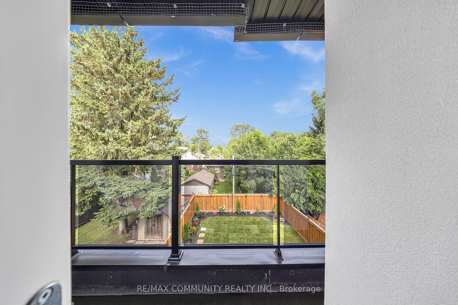 Photo 10 of 7 Derwyn Road, Toronto, East York — HOMEH