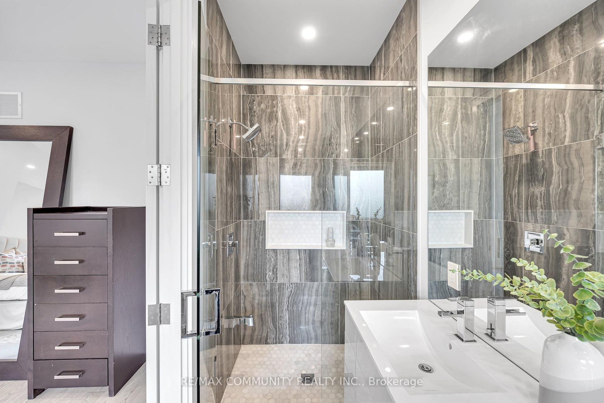 Photo 11 of 7 Derwyn Road, Toronto, East York — HOMEH