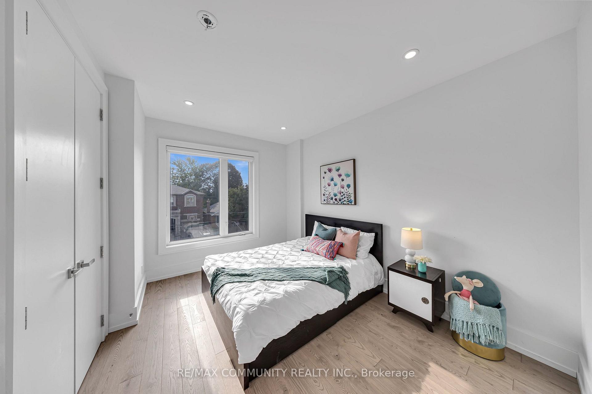 Photo 13 of 7 Derwyn Road, Toronto, East York — HOMEH