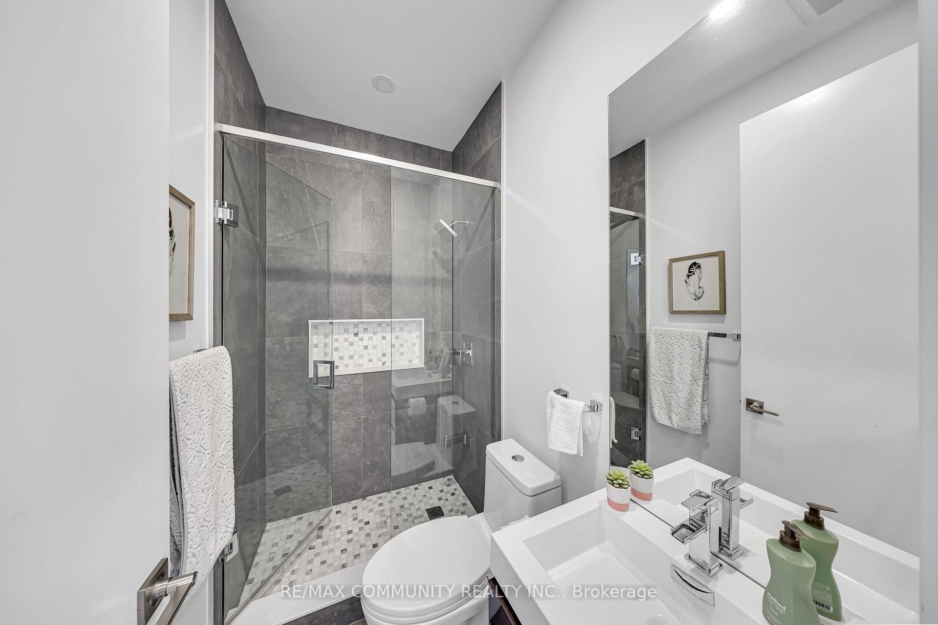 Photo 14 of 7 Derwyn Road, Toronto, East York — HOMEH