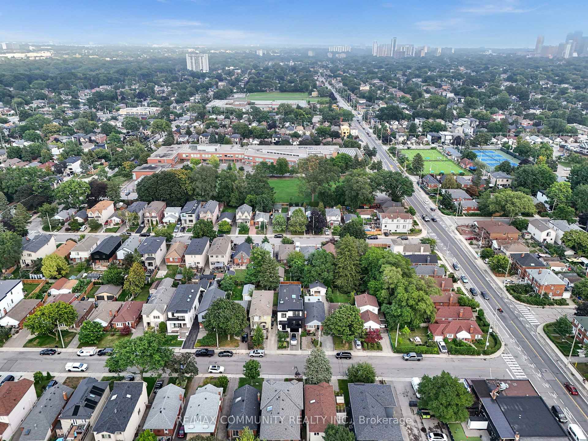 Photo 18 of 7 Derwyn Road, Toronto, East York — HOMEH