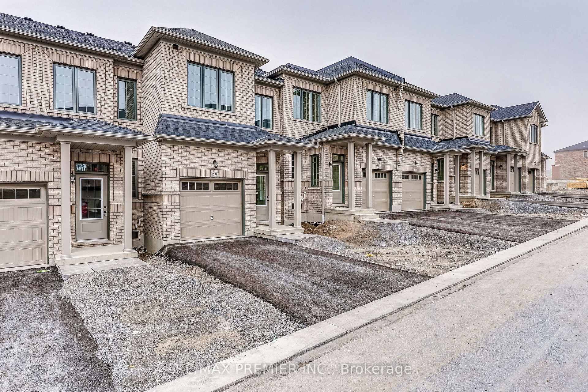 Photo 2 of 1228 Elizabeth Mackenzie Drive, Pickering, Rural Pickering — HOMEH