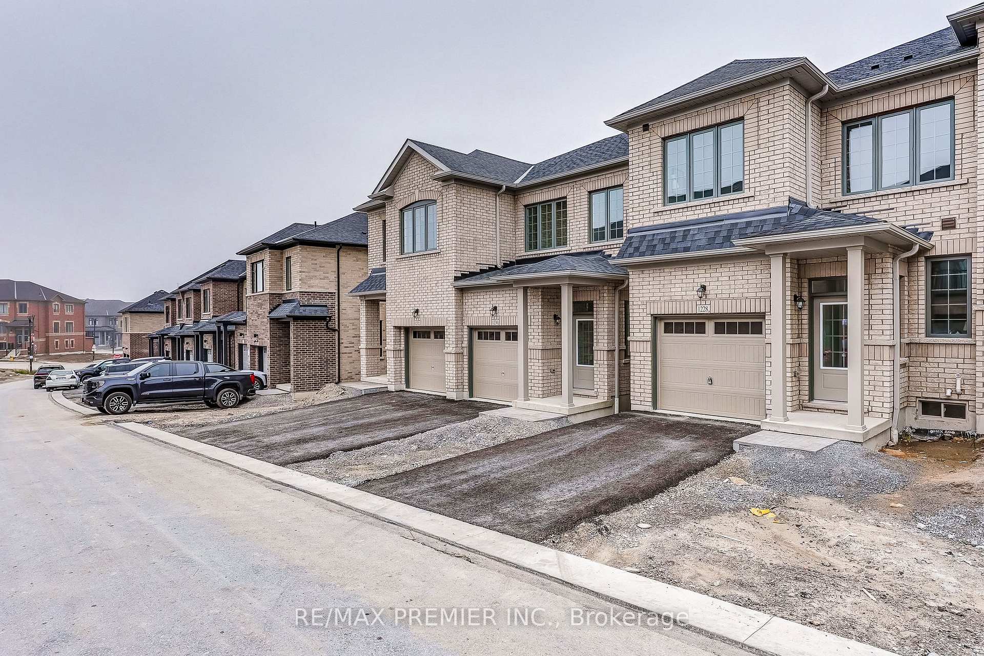 Photo 3 of 1228 Elizabeth Mackenzie Drive, Pickering, Rural Pickering — HOMEH