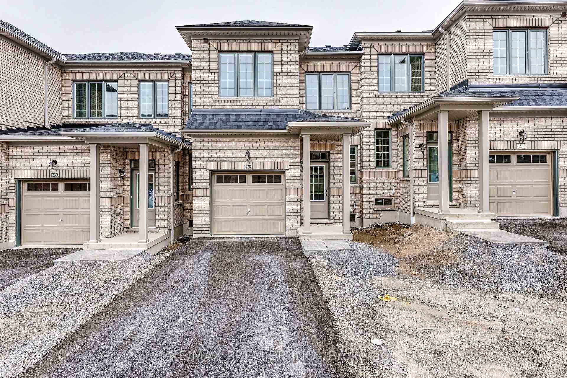 Photo 4 of 1228 Elizabeth Mackenzie Drive, Pickering, Rural Pickering — HOMEH