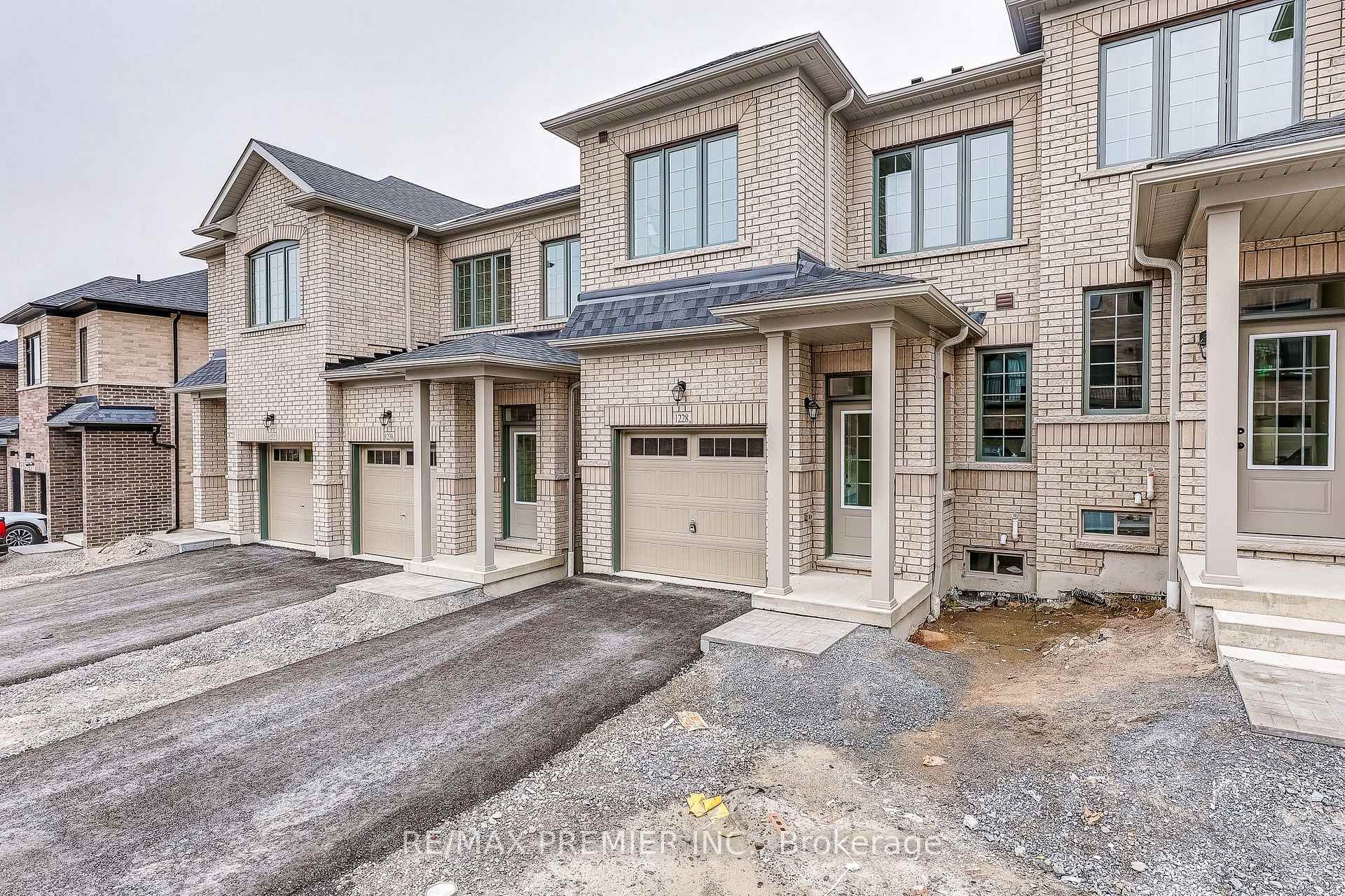 Photo 5 of 1228 Elizabeth Mackenzie Drive, Pickering, Rural Pickering — HOMEH