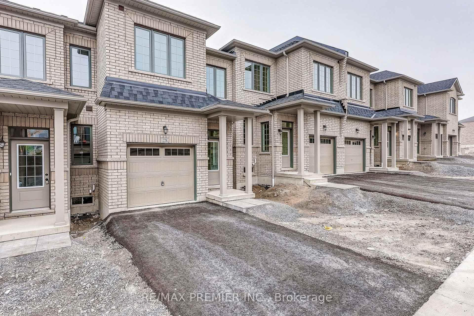 Photo 6 of 1228 Elizabeth Mackenzie Drive, Pickering, Rural Pickering — HOMEH