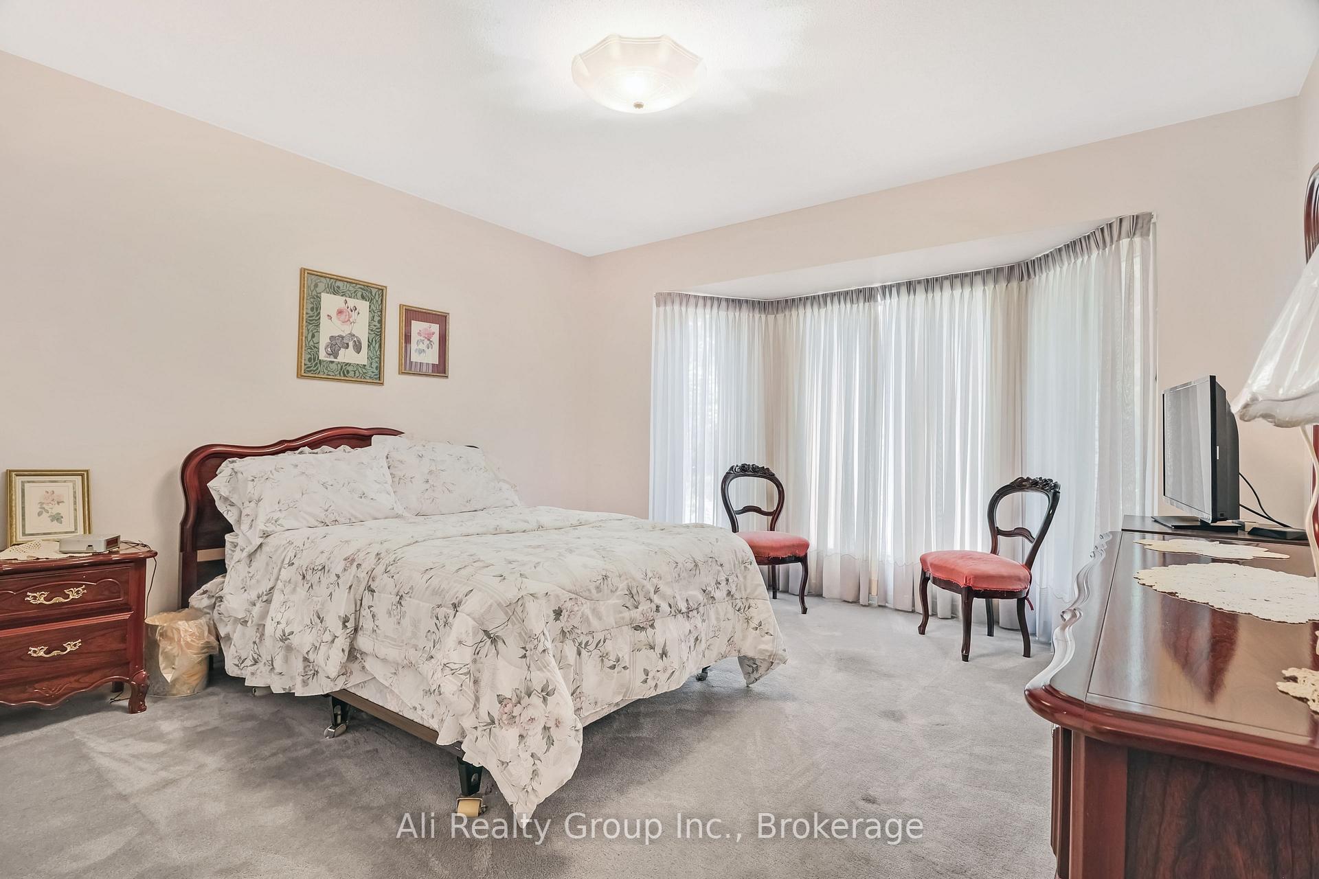 Photo 22 of 4 Royal County Downs, Ottawa, Cedar Hill/Orchard Estates — HOMEH
