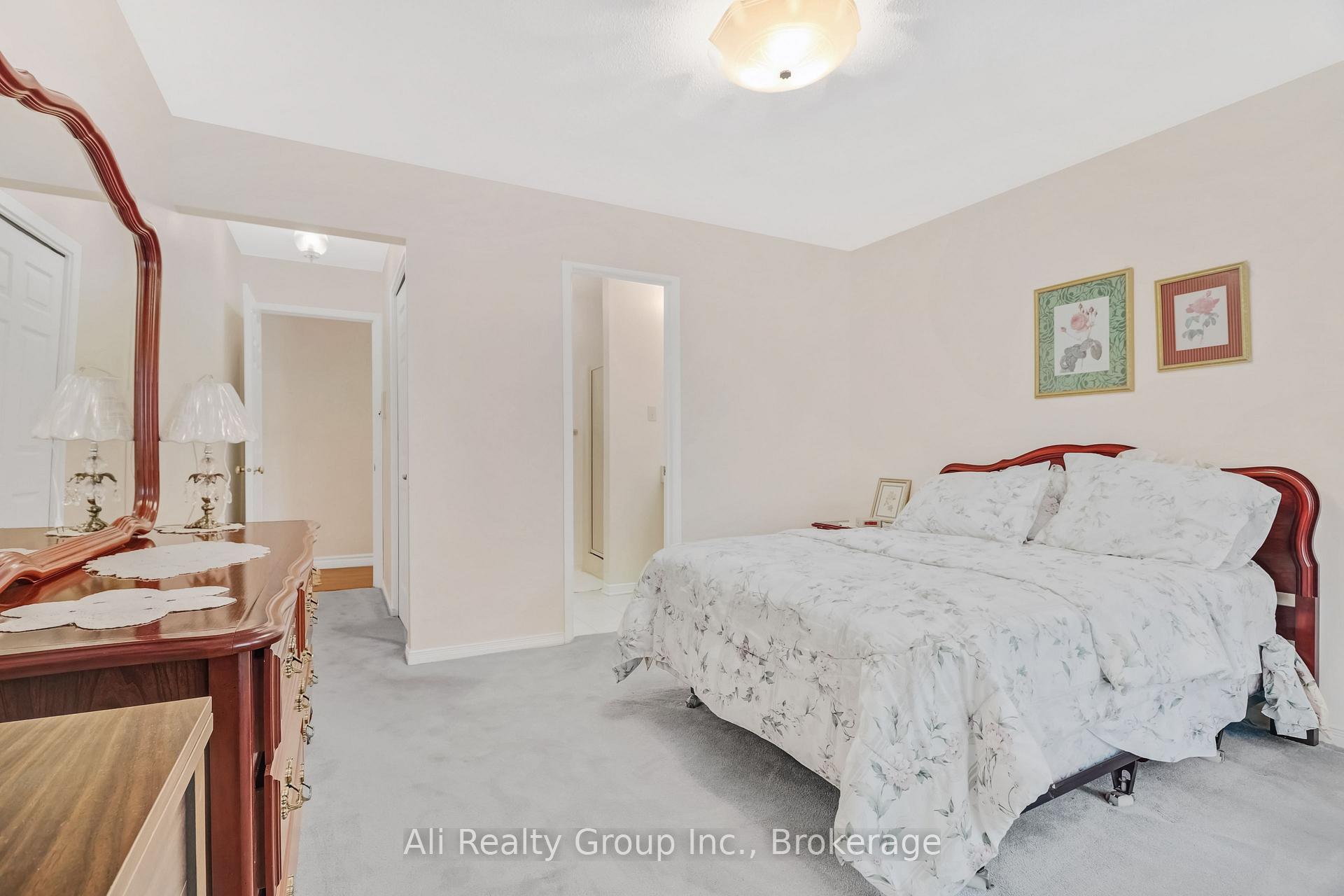 Photo 23 of 4 Royal County Downs, Ottawa, Cedar Hill/Orchard Estates — HOMEH
