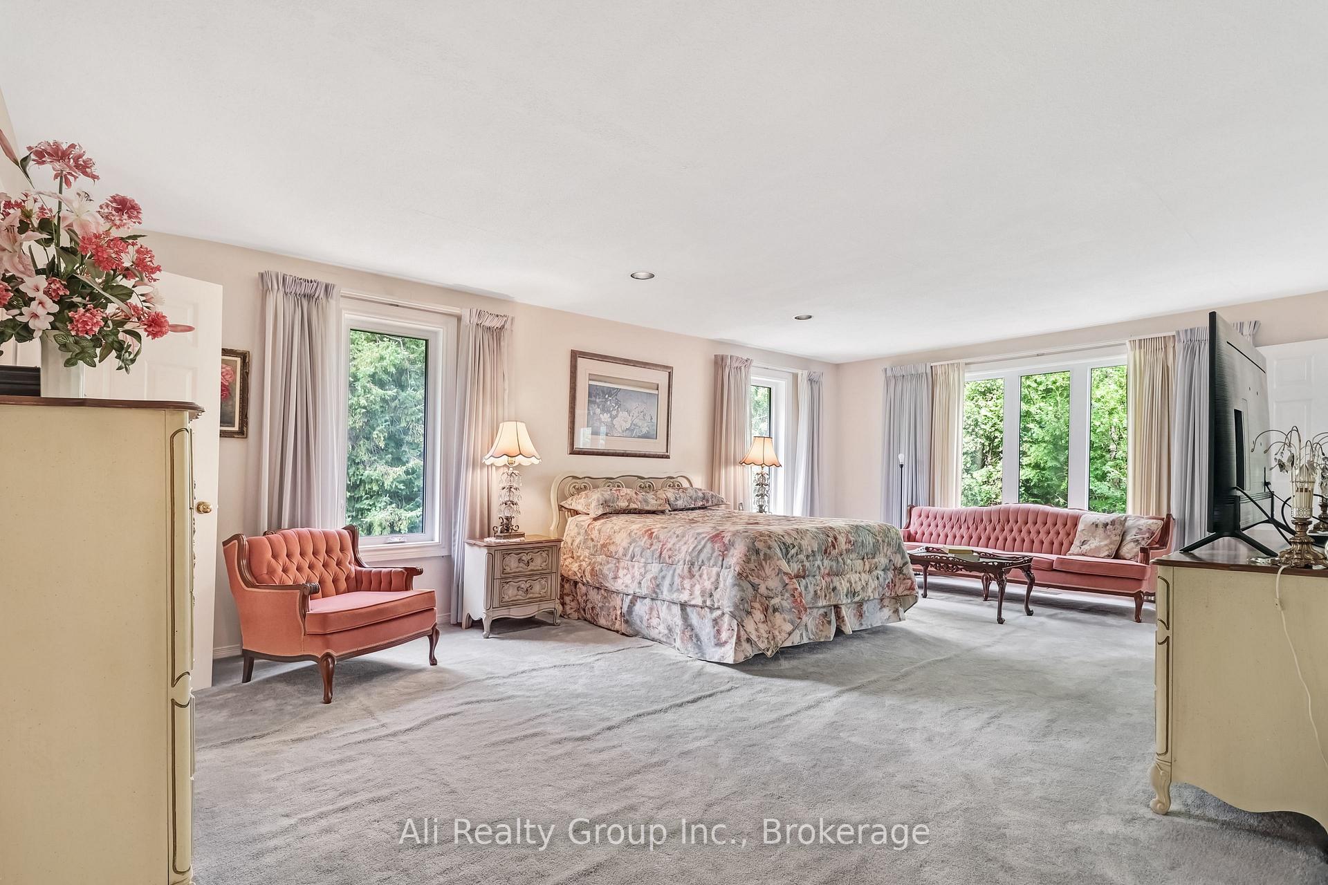 Photo 28 of 4 Royal County Downs, Ottawa, Cedar Hill/Orchard Estates — HOMEH