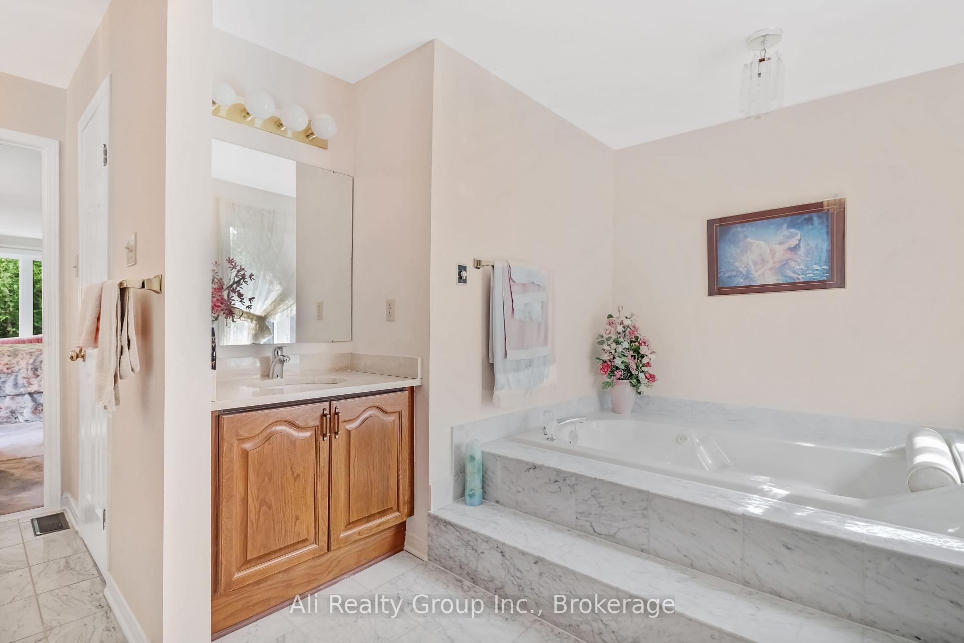 Photo 30 of 4 Royal County Downs, Ottawa, Cedar Hill/Orchard Estates — HOMEH