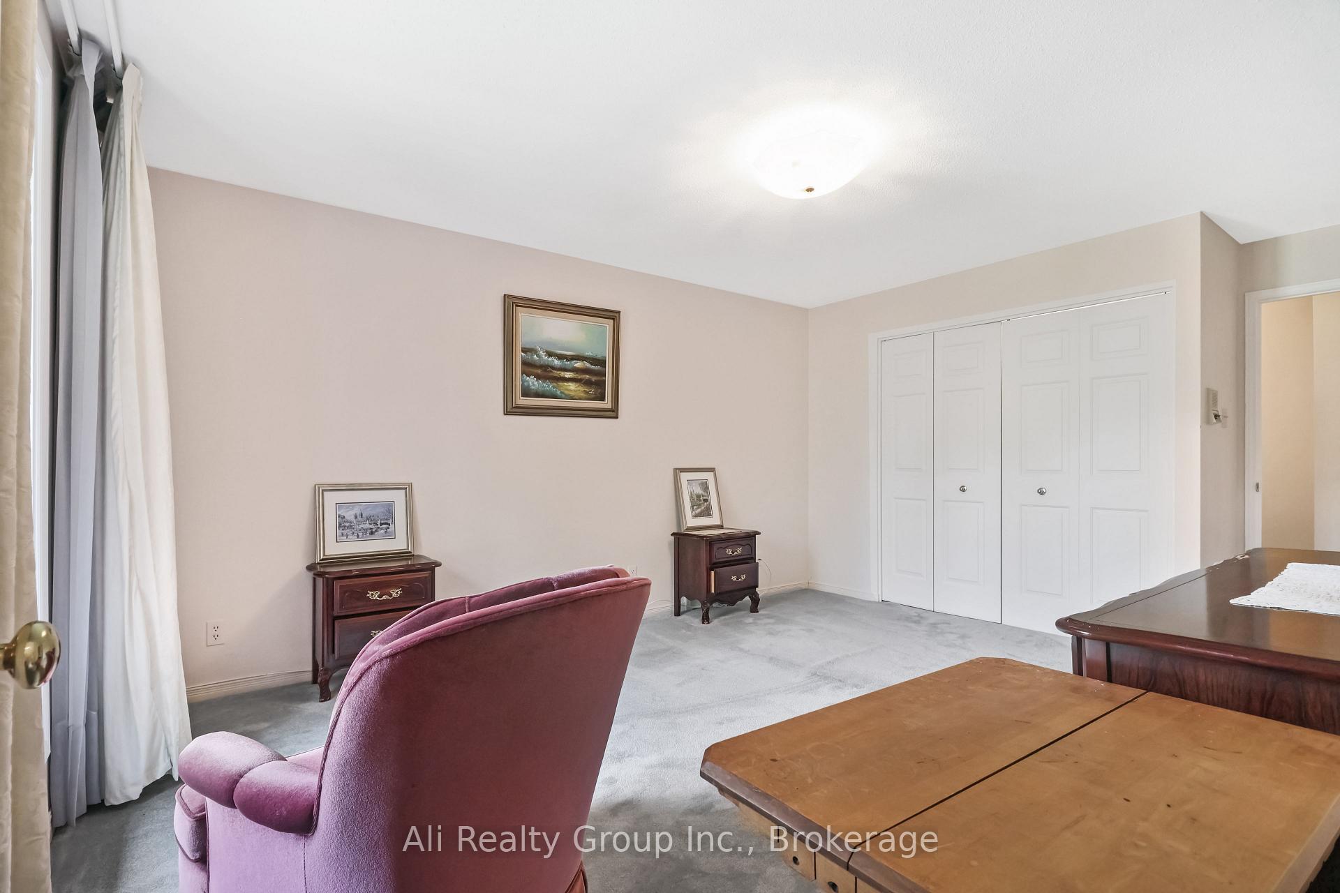 Photo 34 of 4 Royal County Downs, Ottawa, Cedar Hill/Orchard Estates — HOMEH