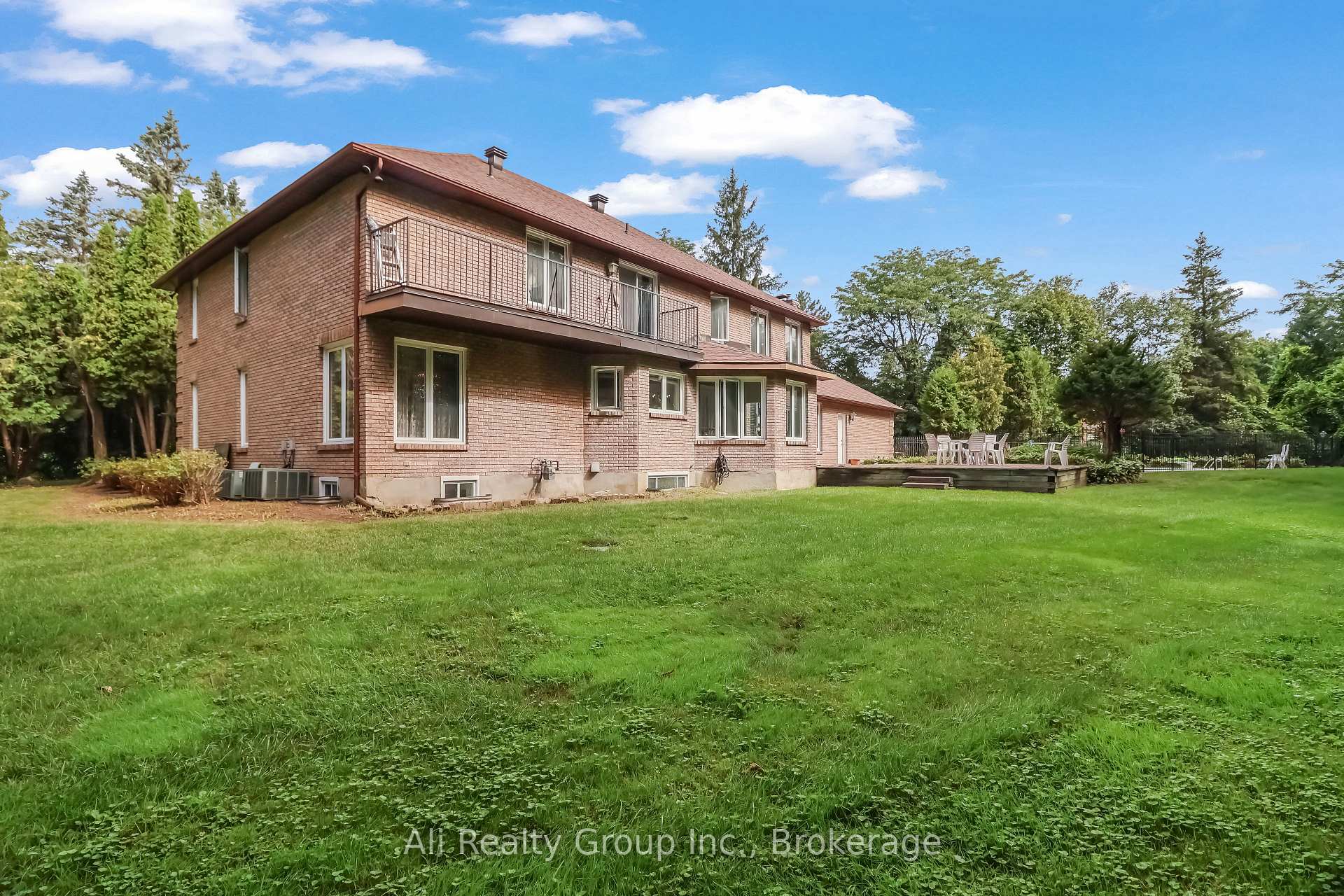 Photo 44 of 4 Royal County Downs, Ottawa, Cedar Hill/Orchard Estates — HOMEH