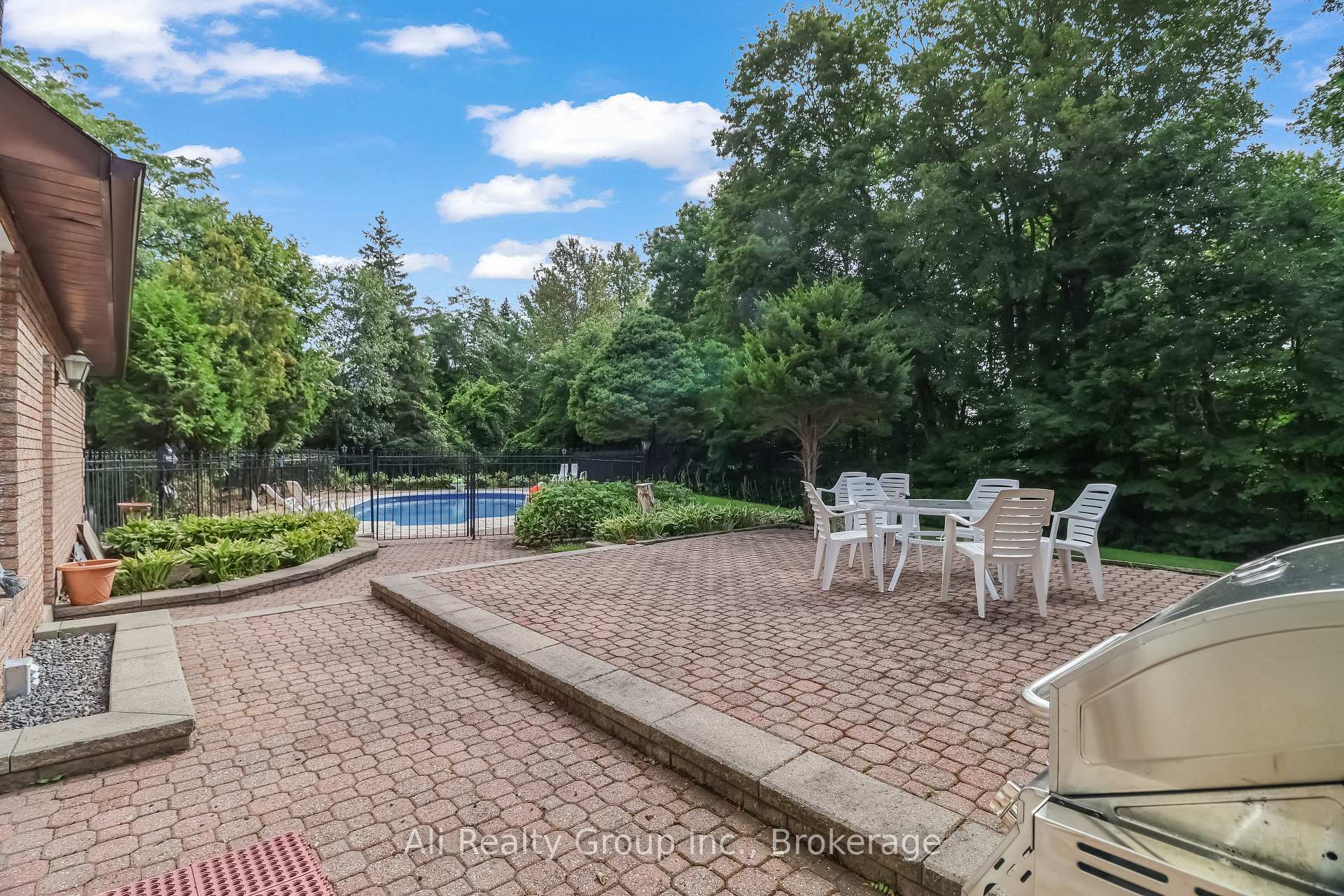 Photo 46 of 4 Royal County Downs, Ottawa, Cedar Hill/Orchard Estates — HOMEH