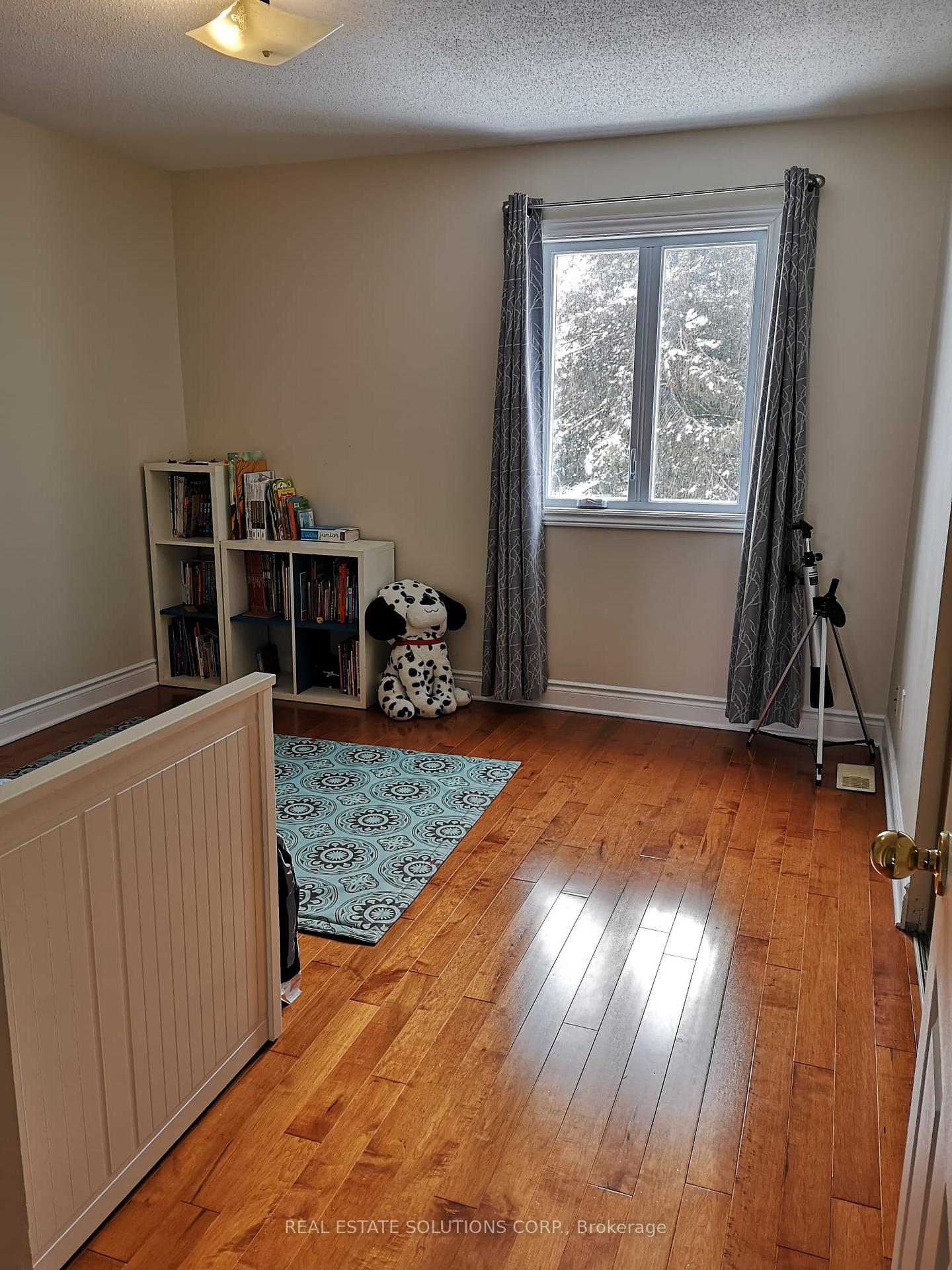 Photo 13 of 1971 Jasper Avenue, Ottawa, Ellwood — HOMEH