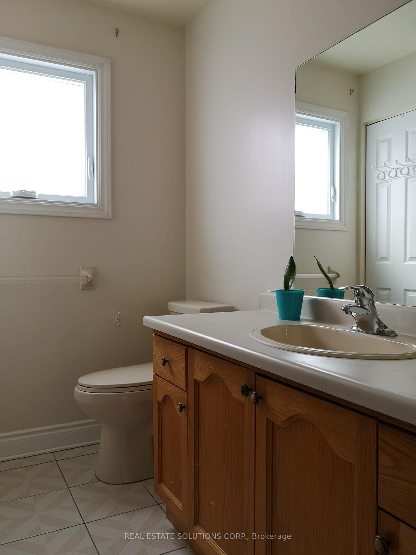 Photo 14 of 1971 Jasper Avenue, Ottawa, Ellwood — HOMEH