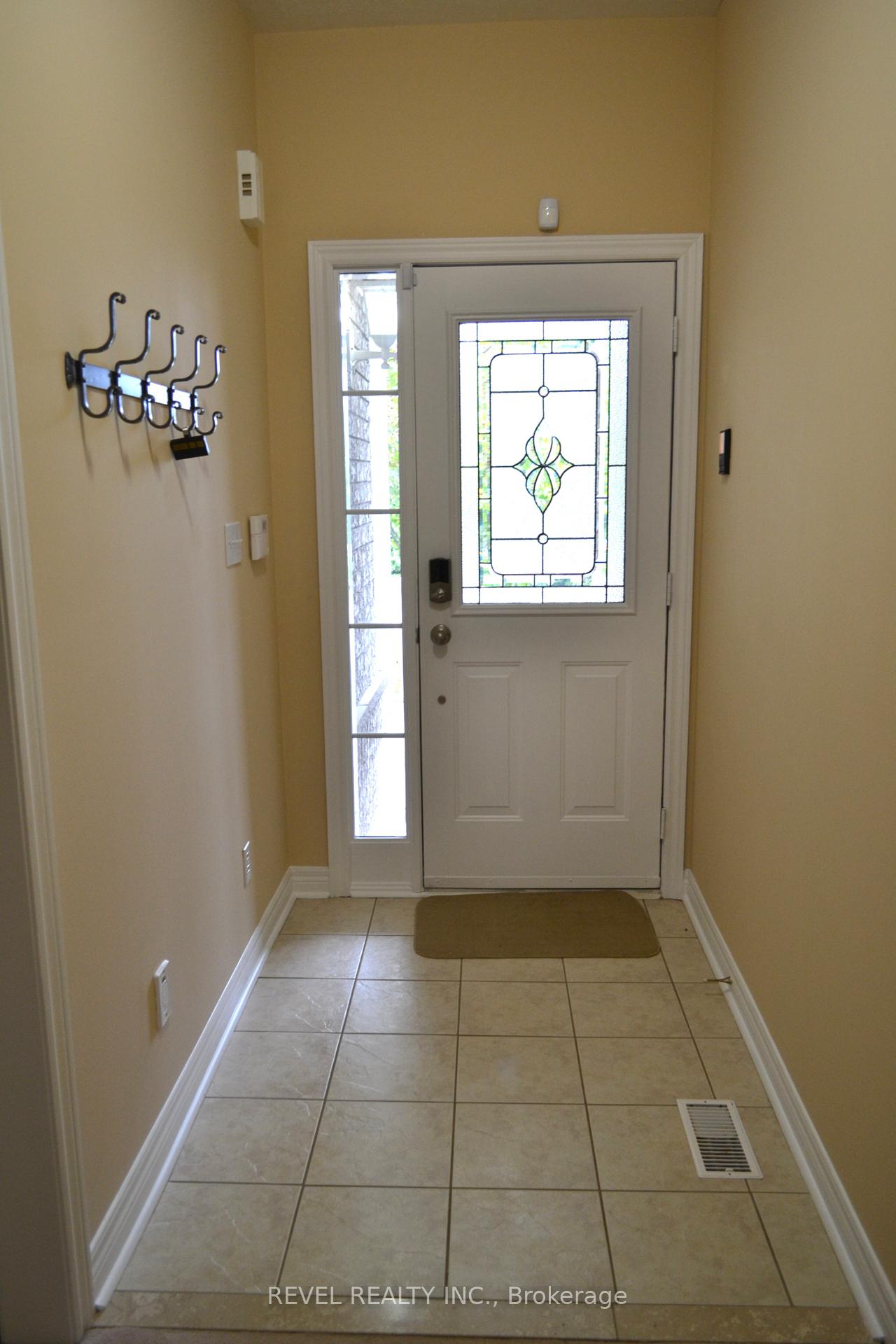Photo 3 of 45 Tunney Place, Whitby, Brooklin — HOMEH