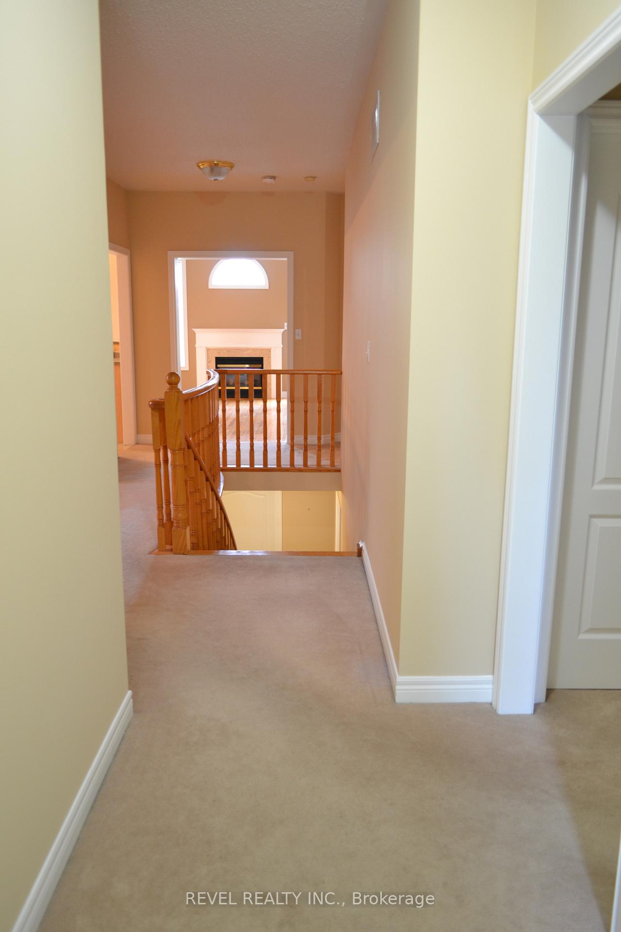 Photo 4 of 45 Tunney Place, Whitby, Brooklin — HOMEH