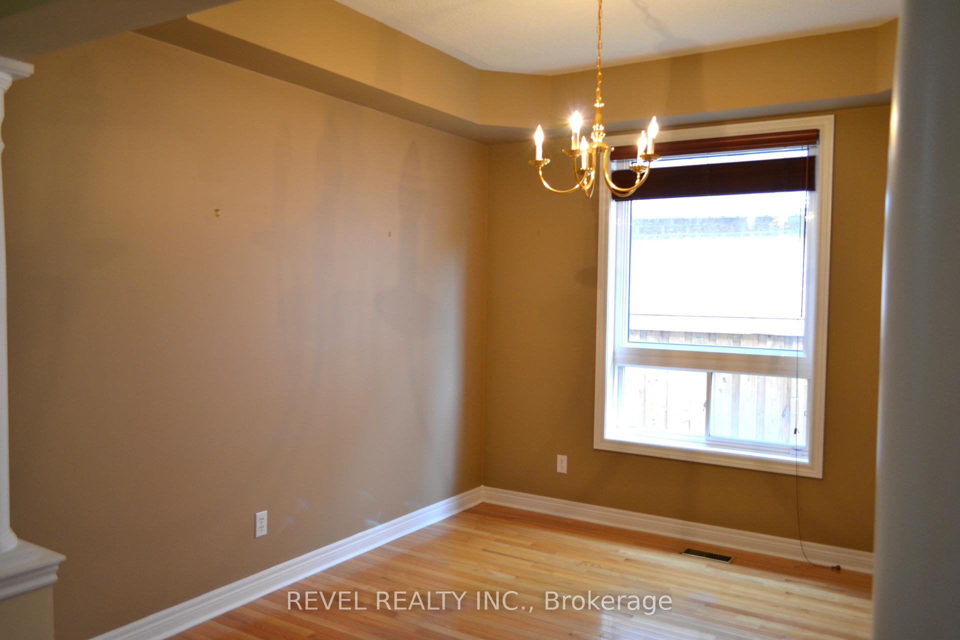 Photo 7 of 45 Tunney Place, Whitby, Brooklin — HOMEH