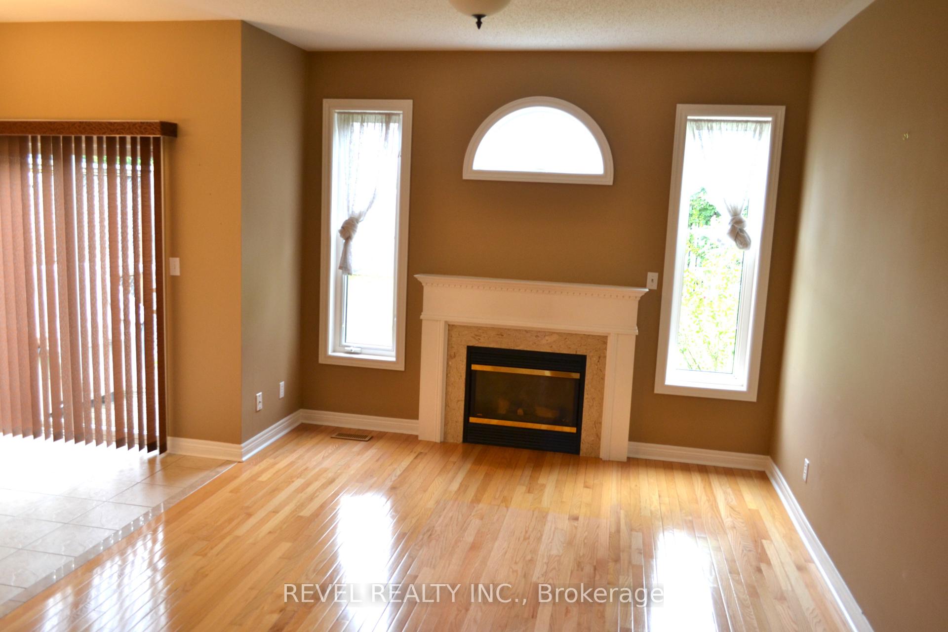 Photo 11 of 45 Tunney Place, Whitby, Brooklin — HOMEH