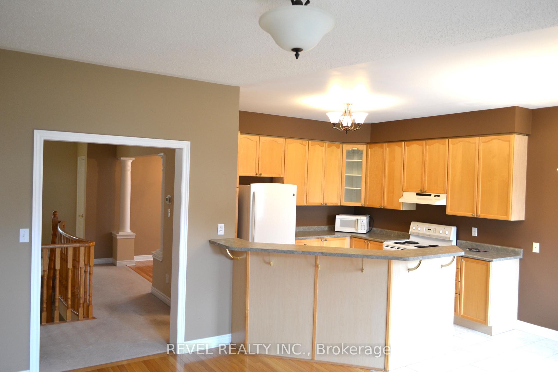 Photo 12 of 45 Tunney Place, Whitby, Brooklin — HOMEH