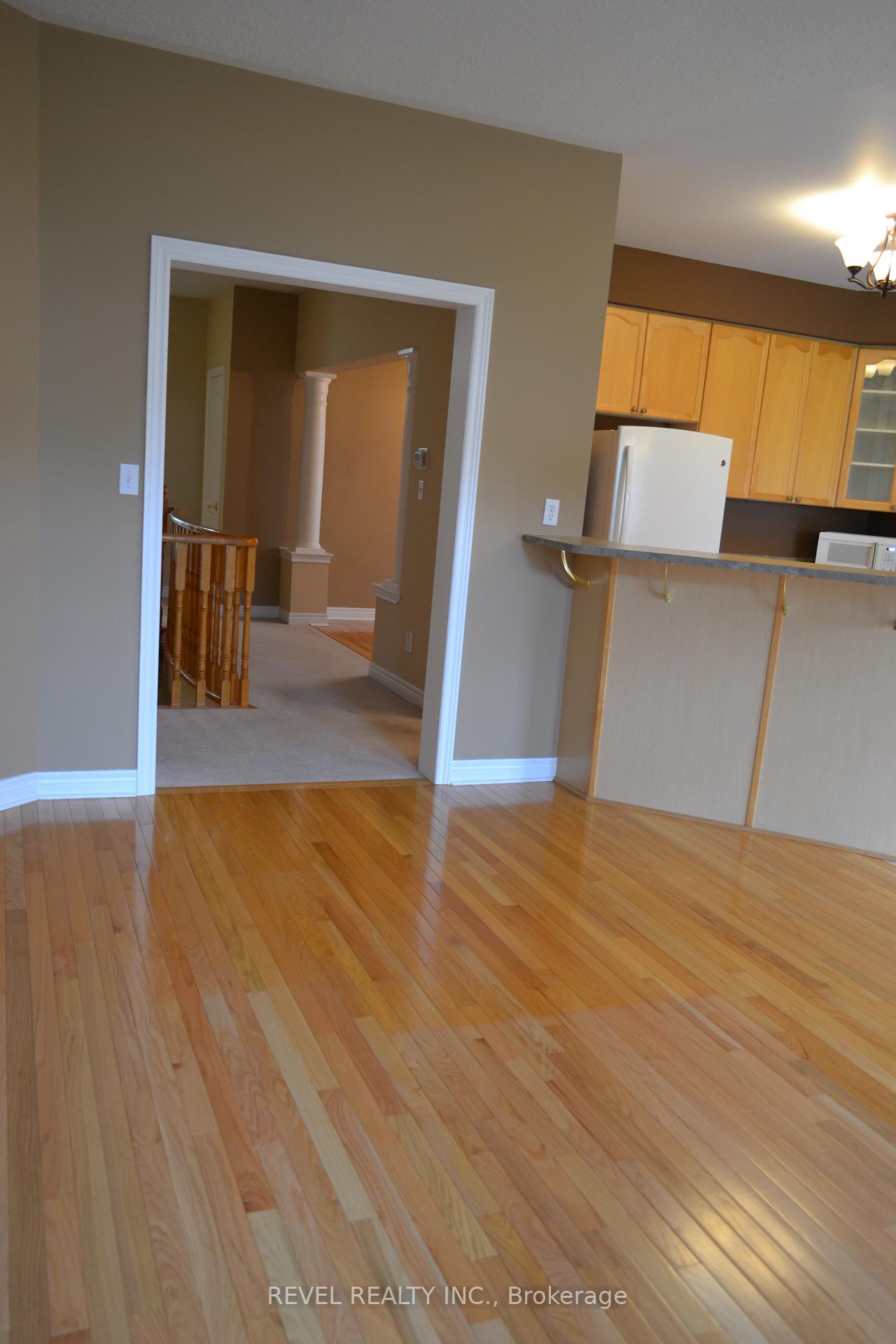 Photo 13 of 45 Tunney Place, Whitby, Brooklin — HOMEH