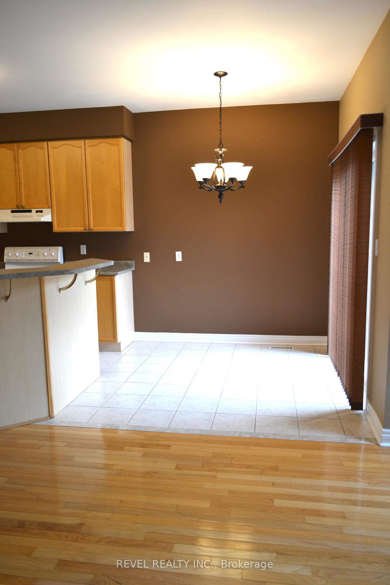 Photo 15 of 45 Tunney Place, Whitby, Brooklin — HOMEH