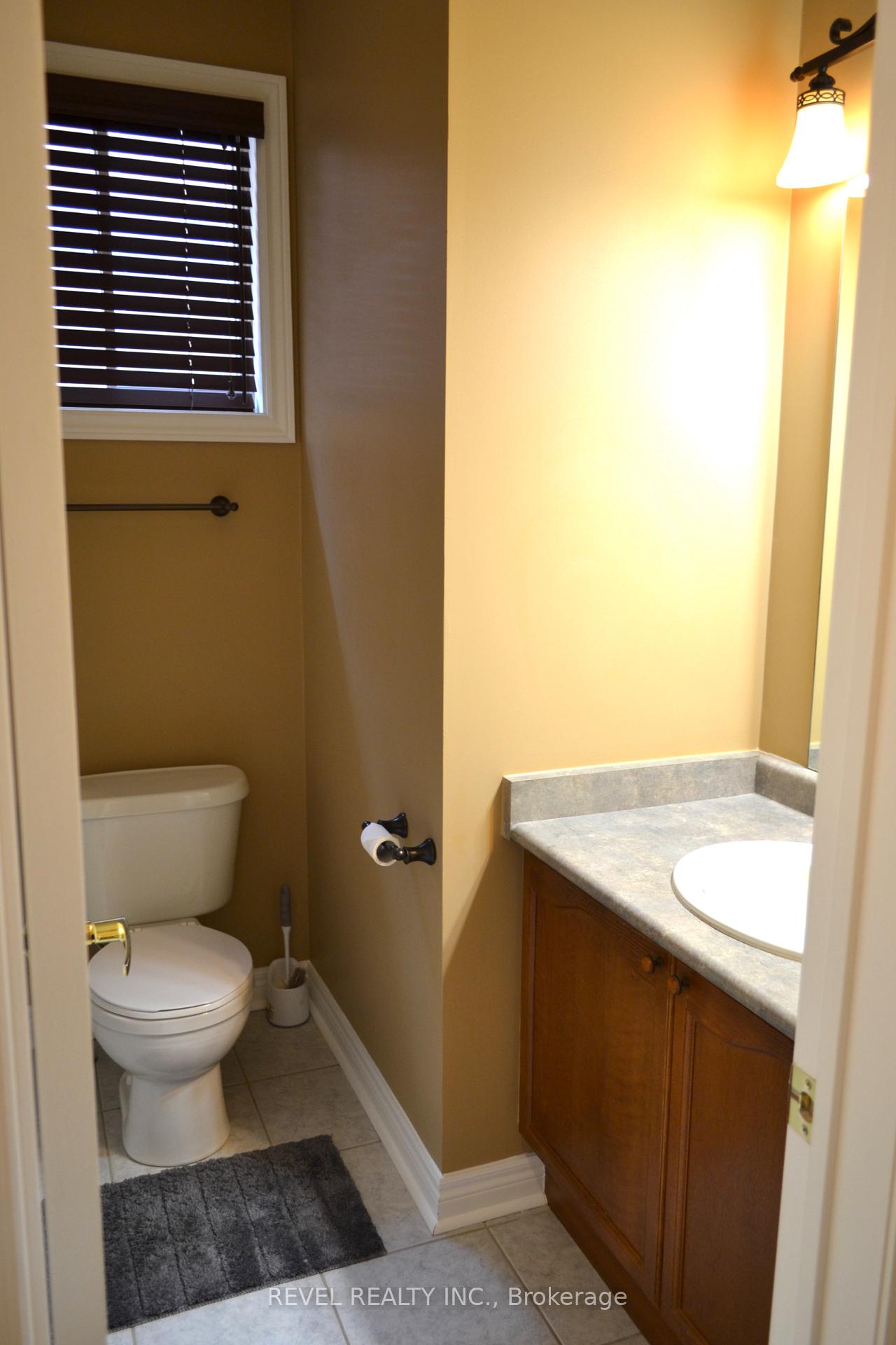 Photo 16 of 45 Tunney Place, Whitby, Brooklin — HOMEH