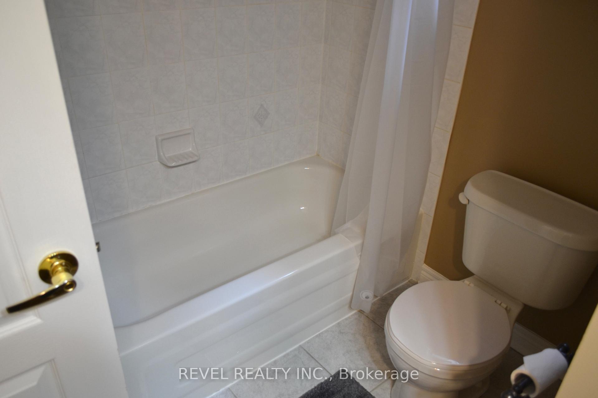 Photo 17 of 45 Tunney Place, Whitby, Brooklin — HOMEH